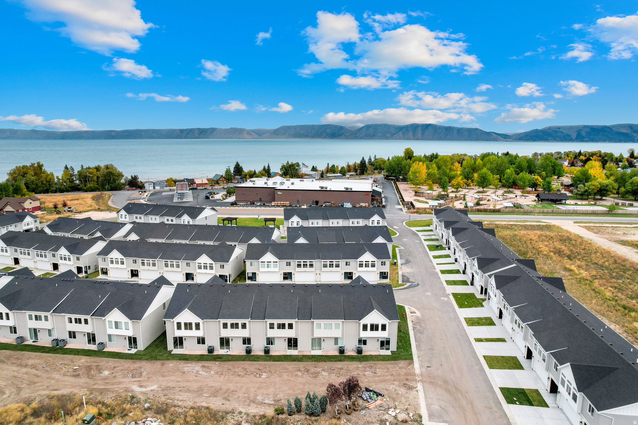 PARADISE PARKWAY - Residential