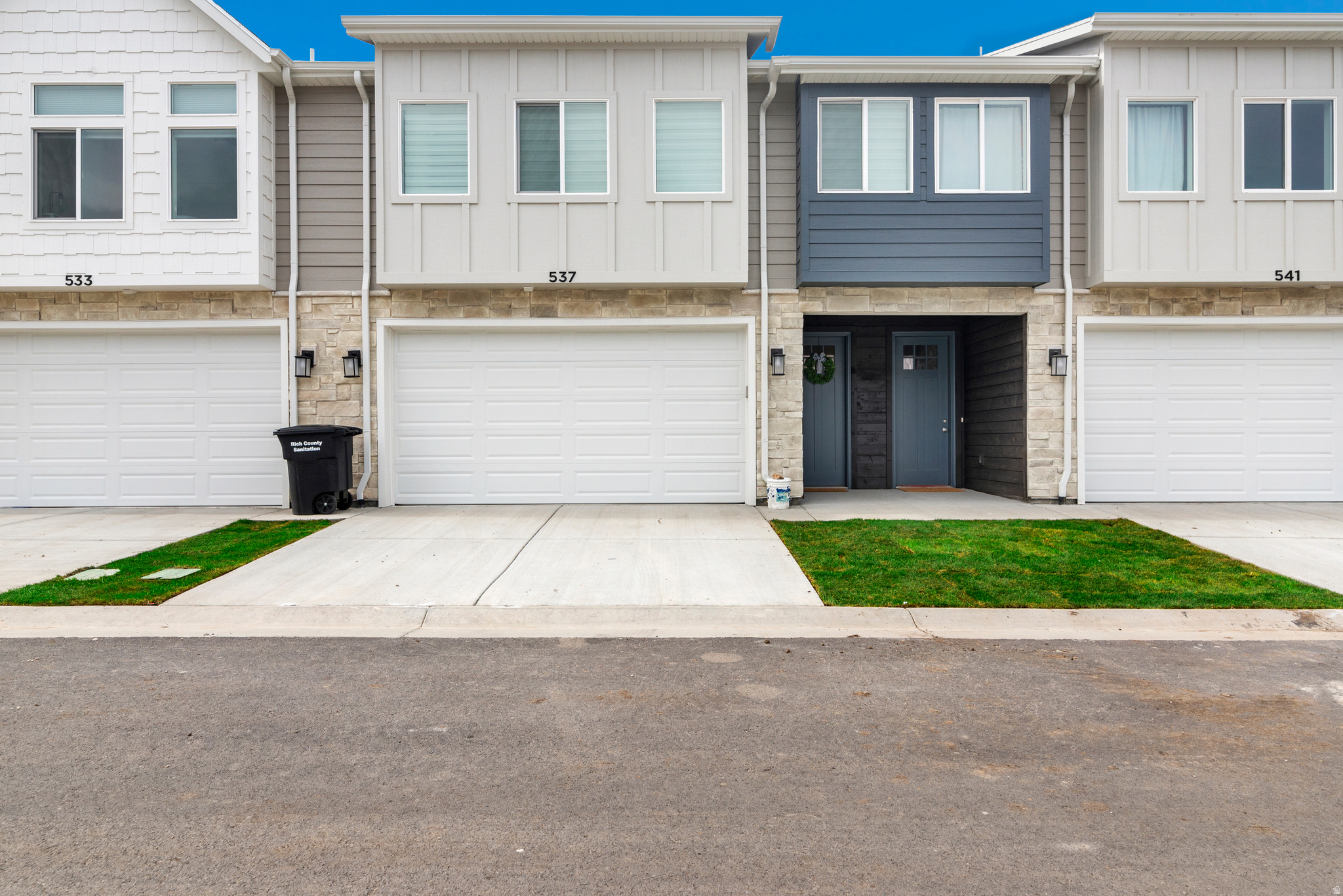 PARADISE PARKWAY - Residential