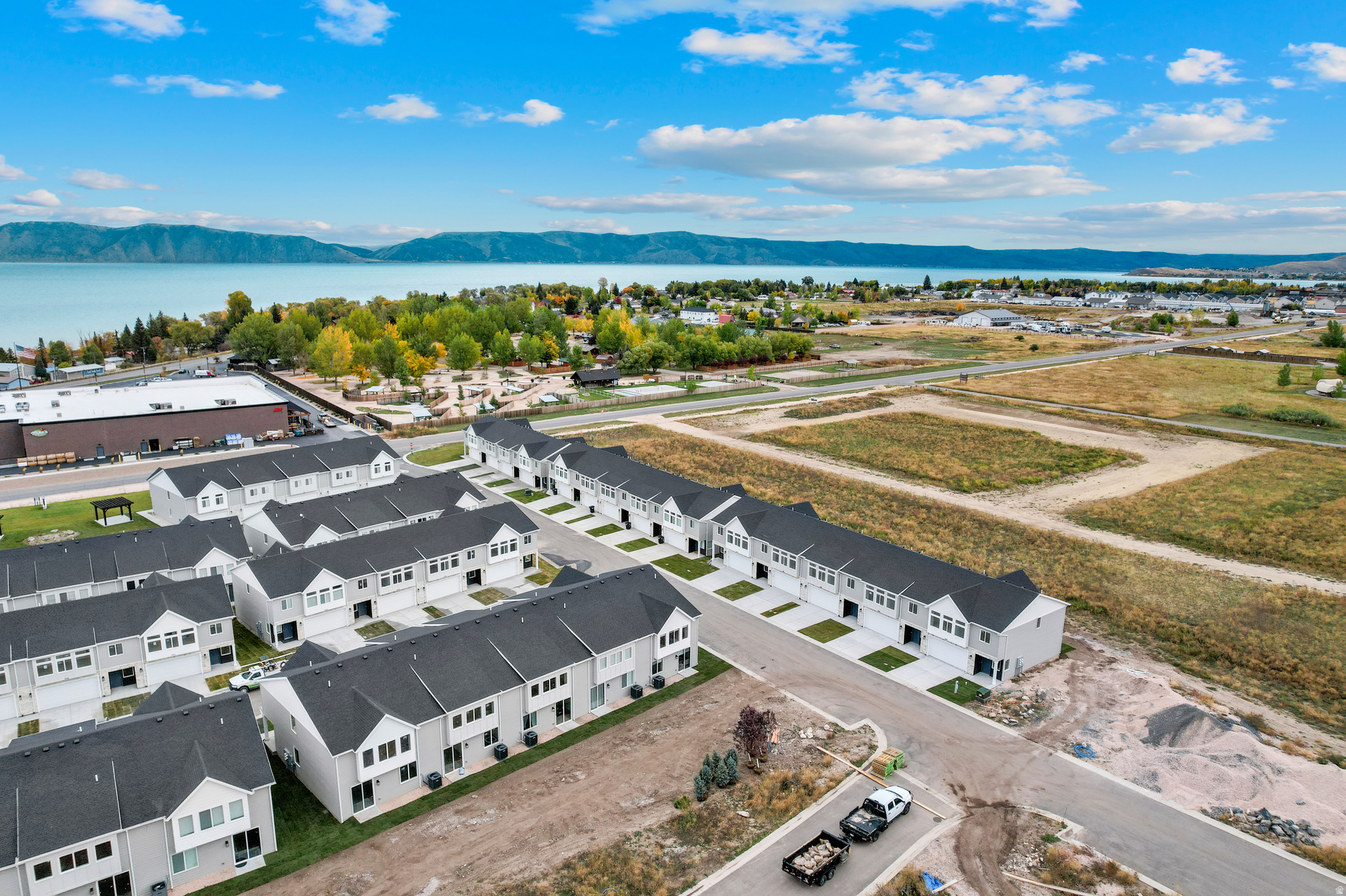 PARADISE PARKWAY - Residential