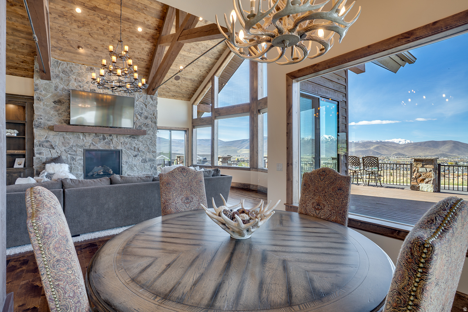 CROSSINGS AT LAKE CR - Residential