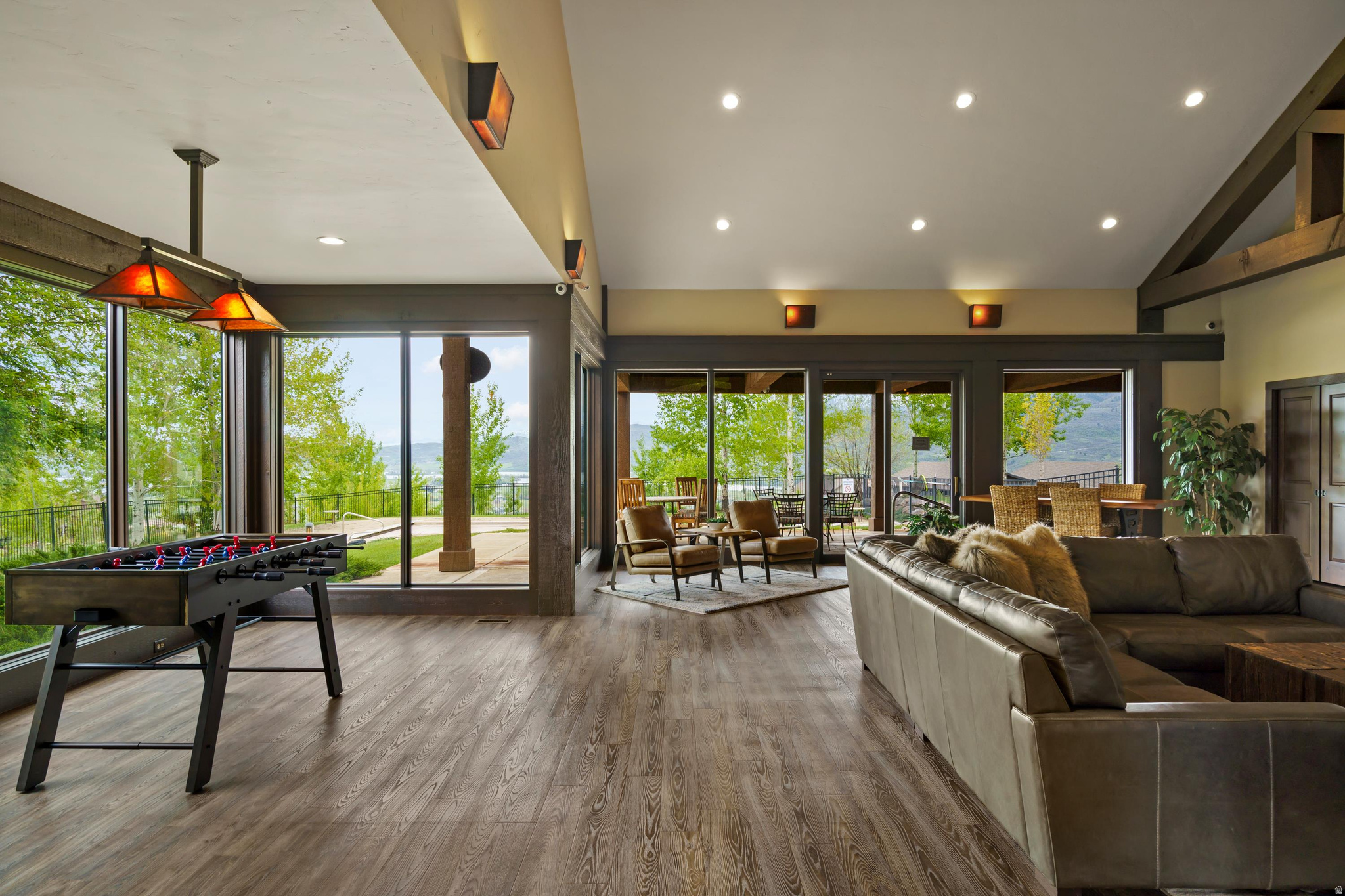 TRAPPERS RIDGE - Residential