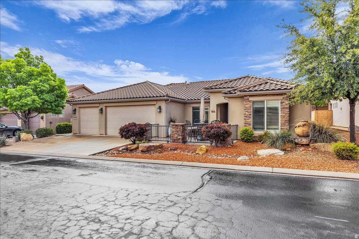 Great home in 55+ active adult community, with easy access to I15, mountain biking & hiking trails and all that Southern Utah has to offer. Home has open 2bed/2bath floor plan, secluded backyard and 3car garage. Don't miss out on this steal of a deal!