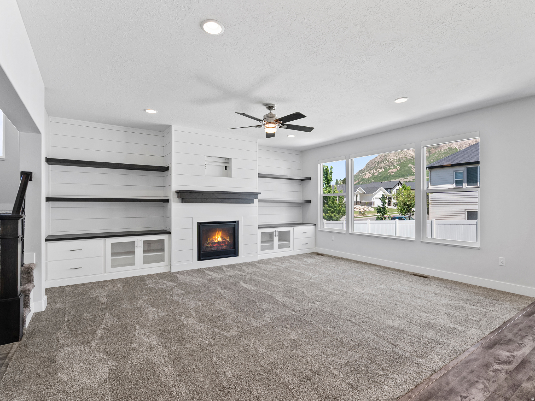 HALL TREE - Residential