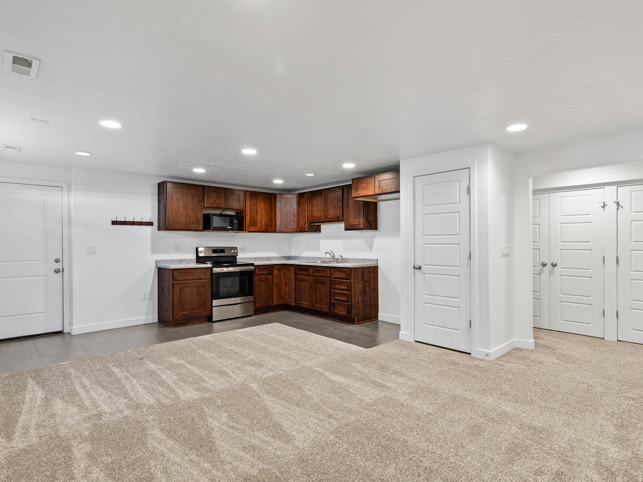 HALL TREE - Residential