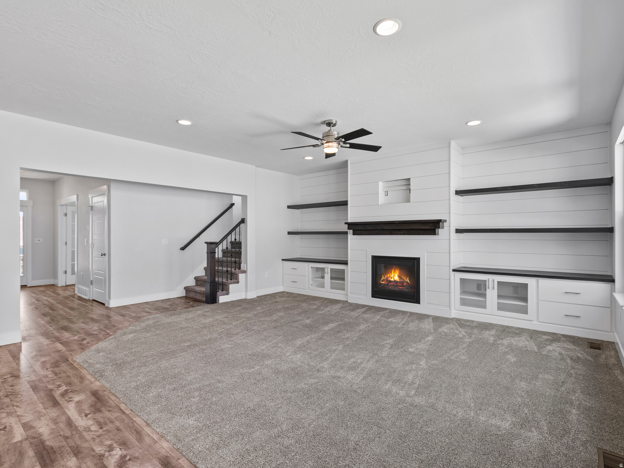 HALL TREE - Residential