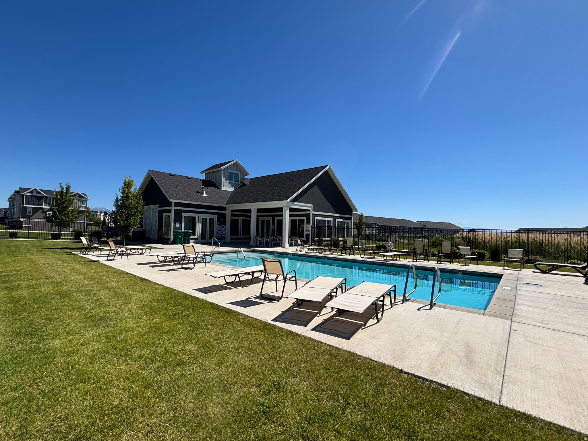 LAKEVIEW - Residential