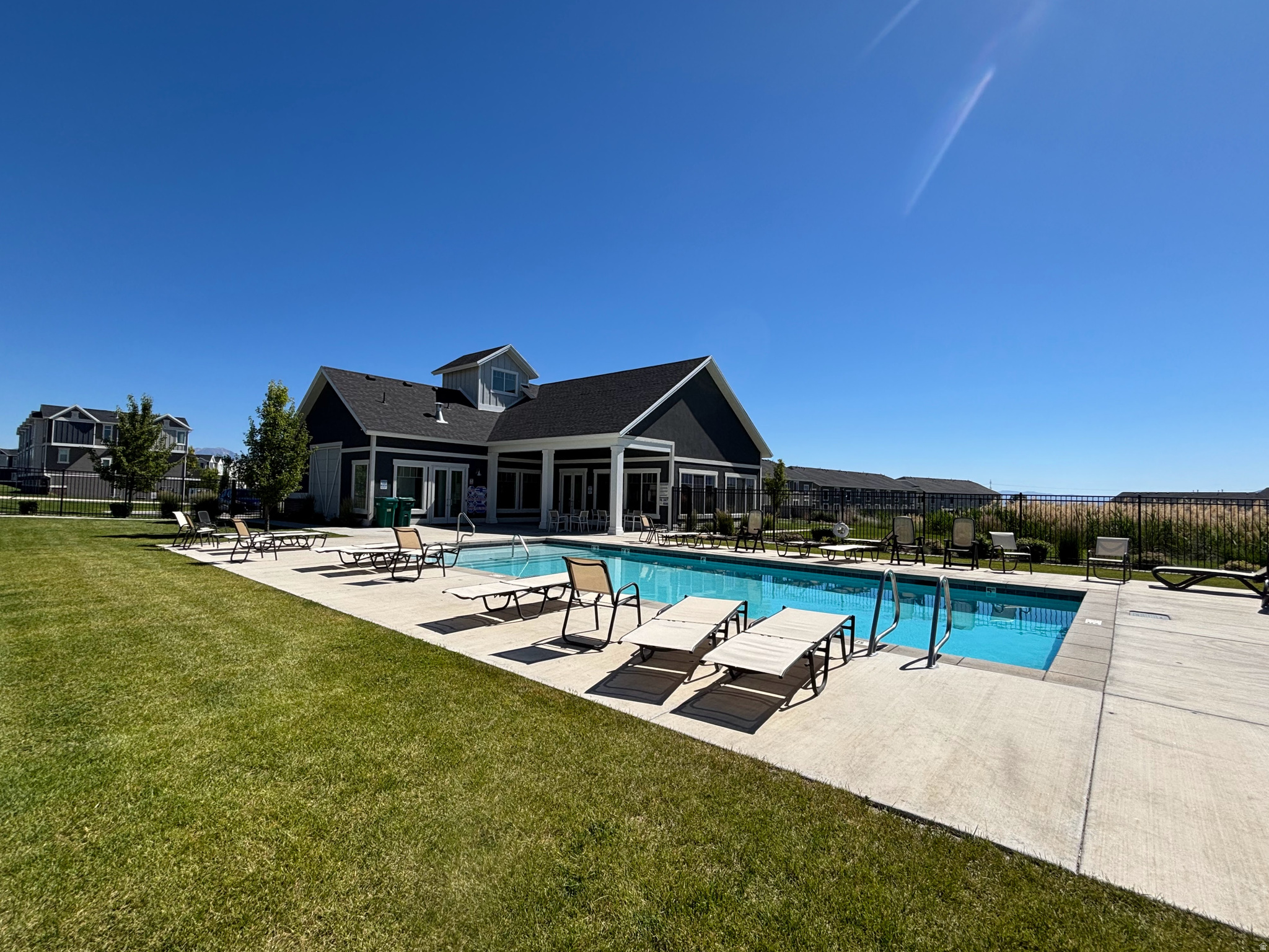 LAKEVIEW - Residential