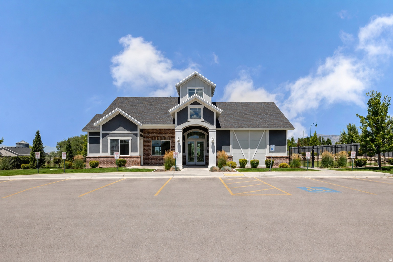 LAKEVIEW - Residential