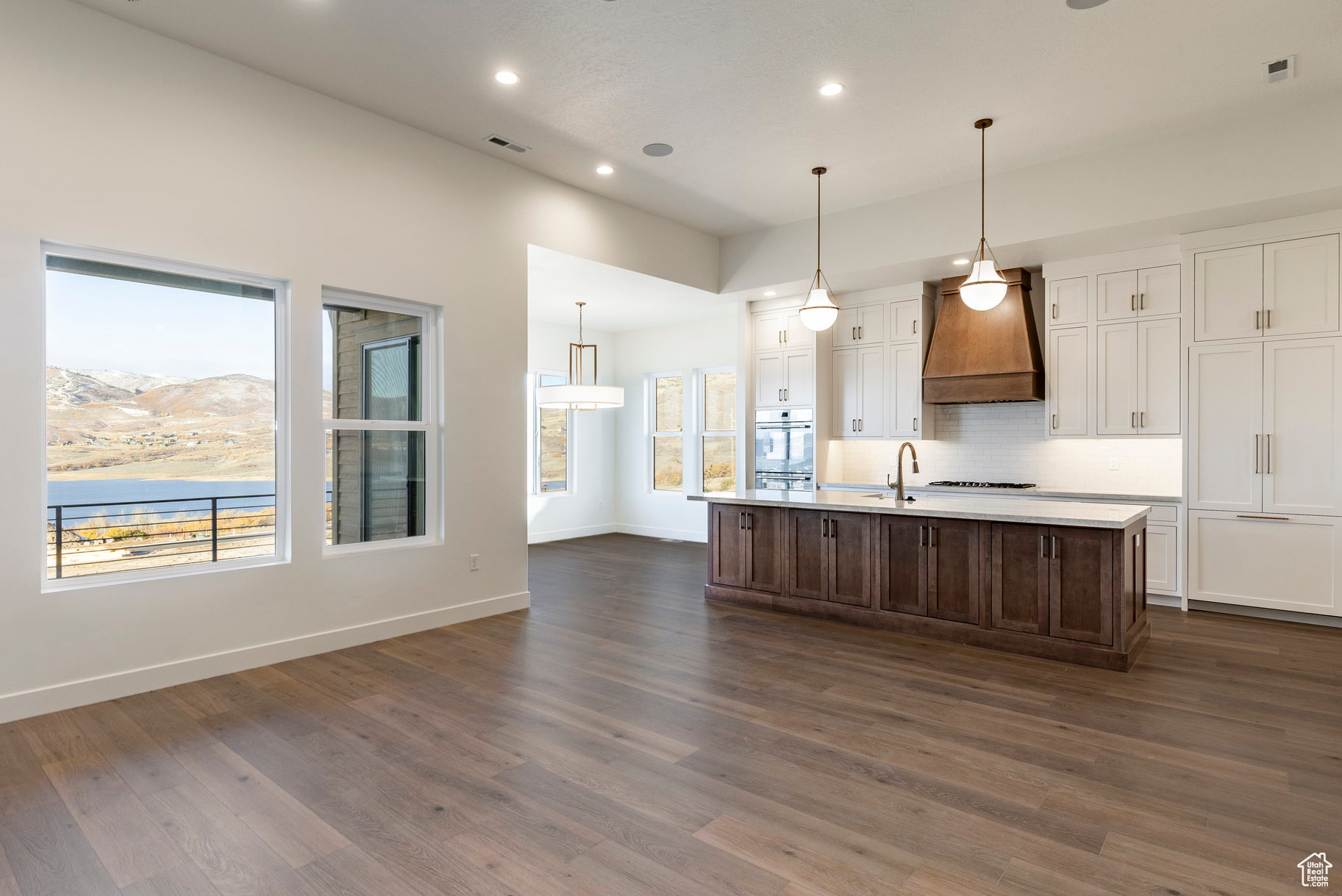 LAKEVIEW ESTATES - Residential