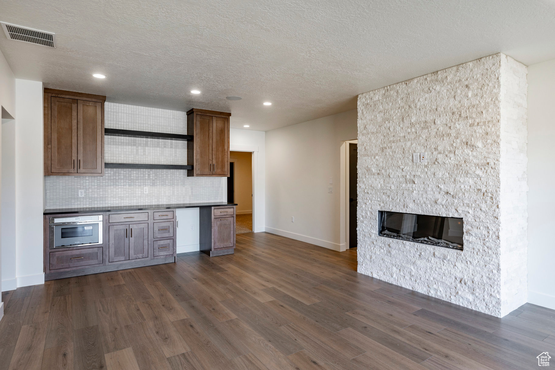 LAKEVIEW ESTATES - Residential