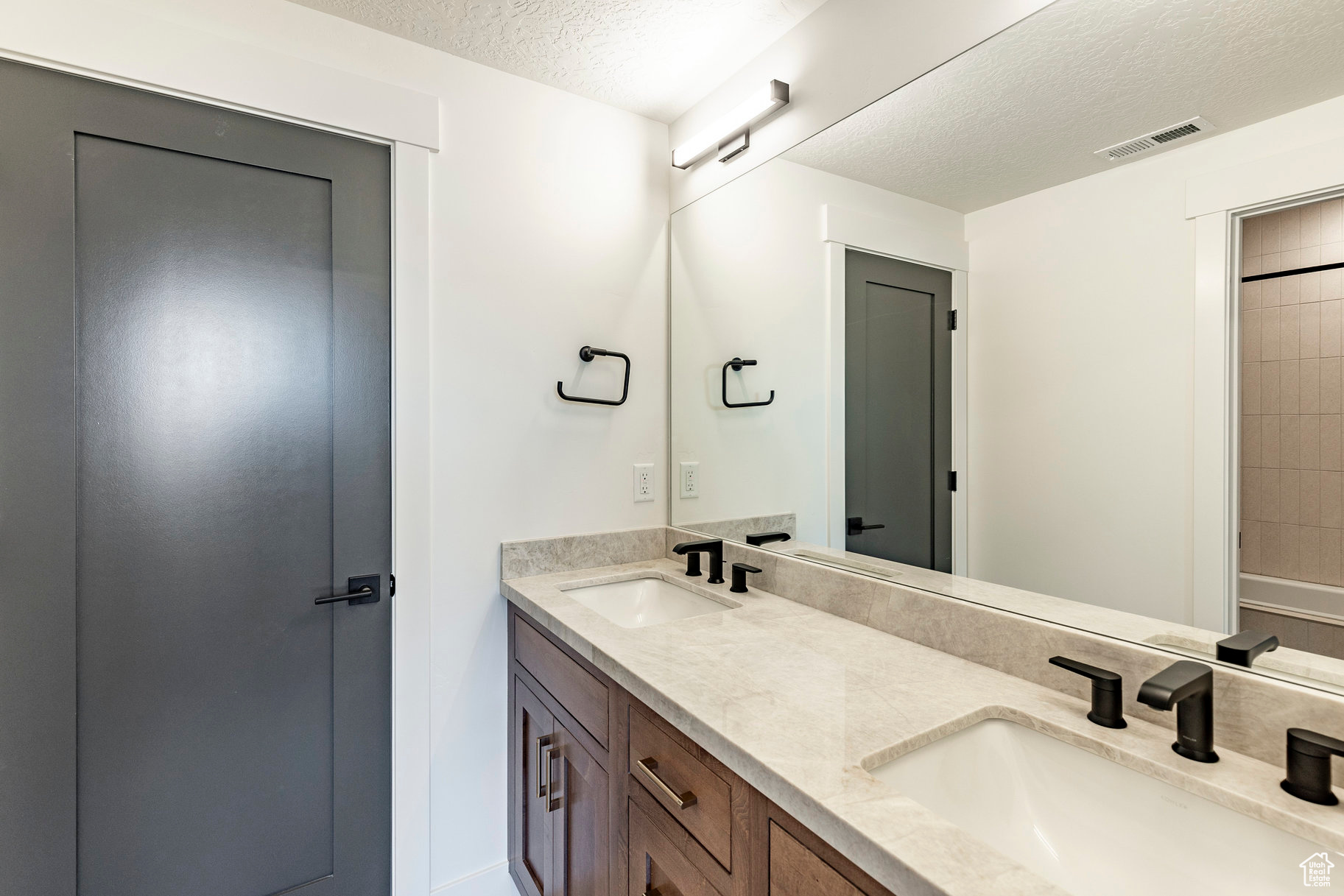 LAKEVIEW ESTATES - Residential