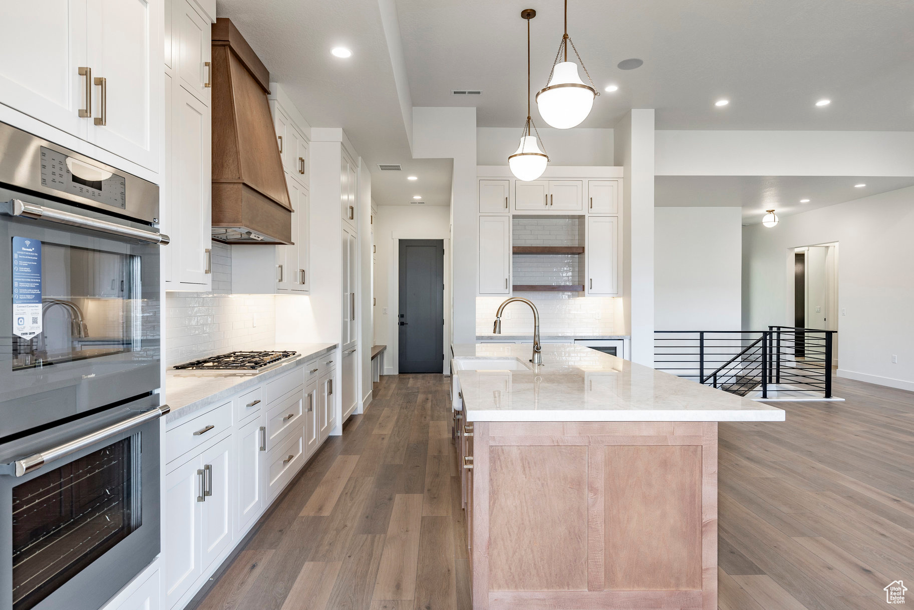 LAKEVIEW ESTATES - Residential