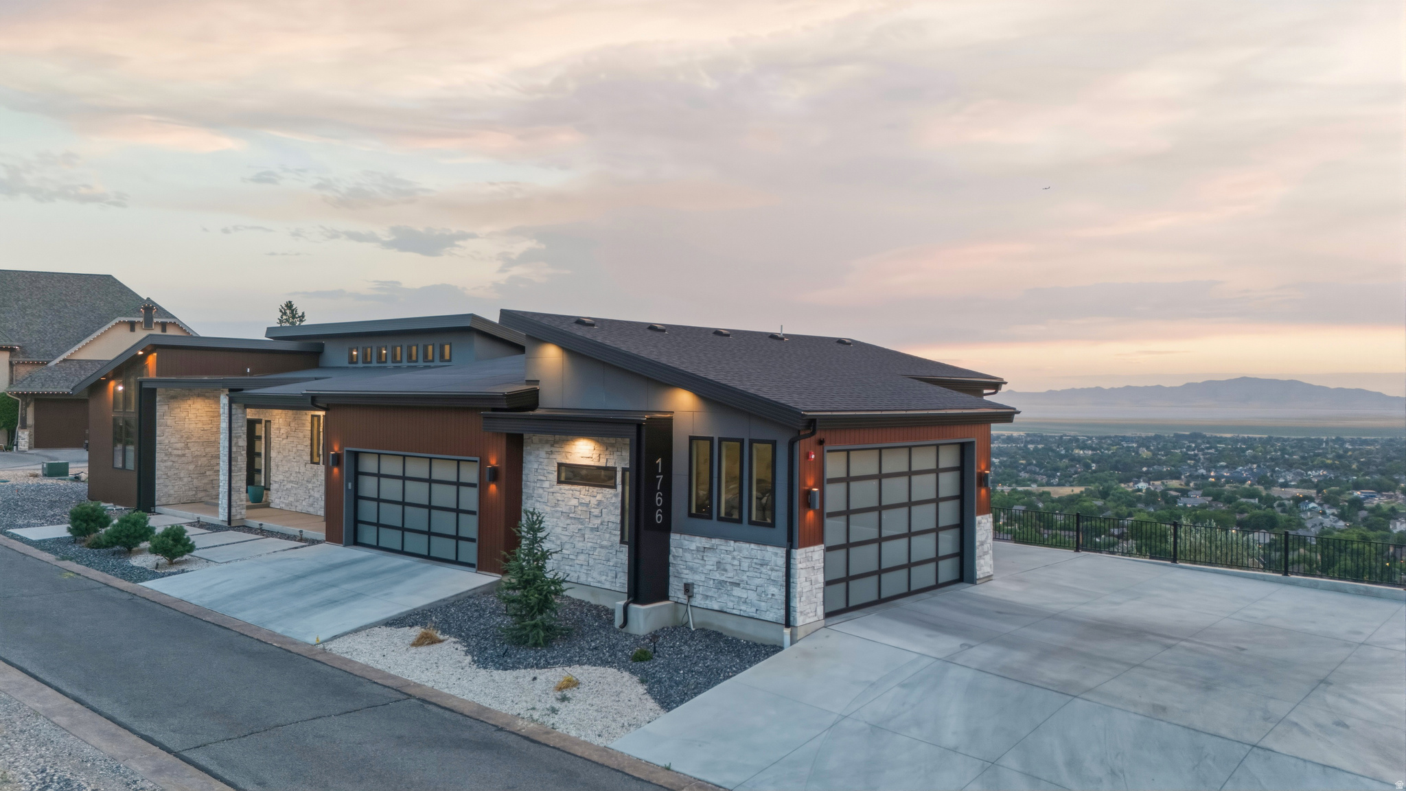 DEER CREST AT HIDDEN SPRINGS - Residential