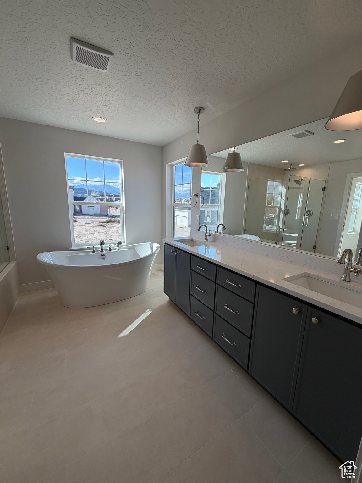 BEACON POINTE - Residential