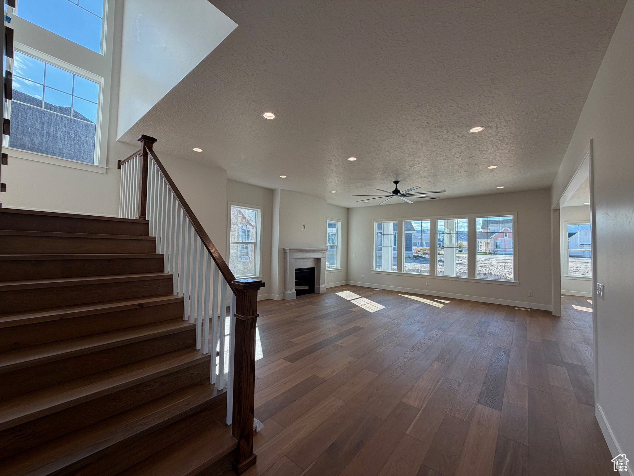 BEACON POINTE - Residential