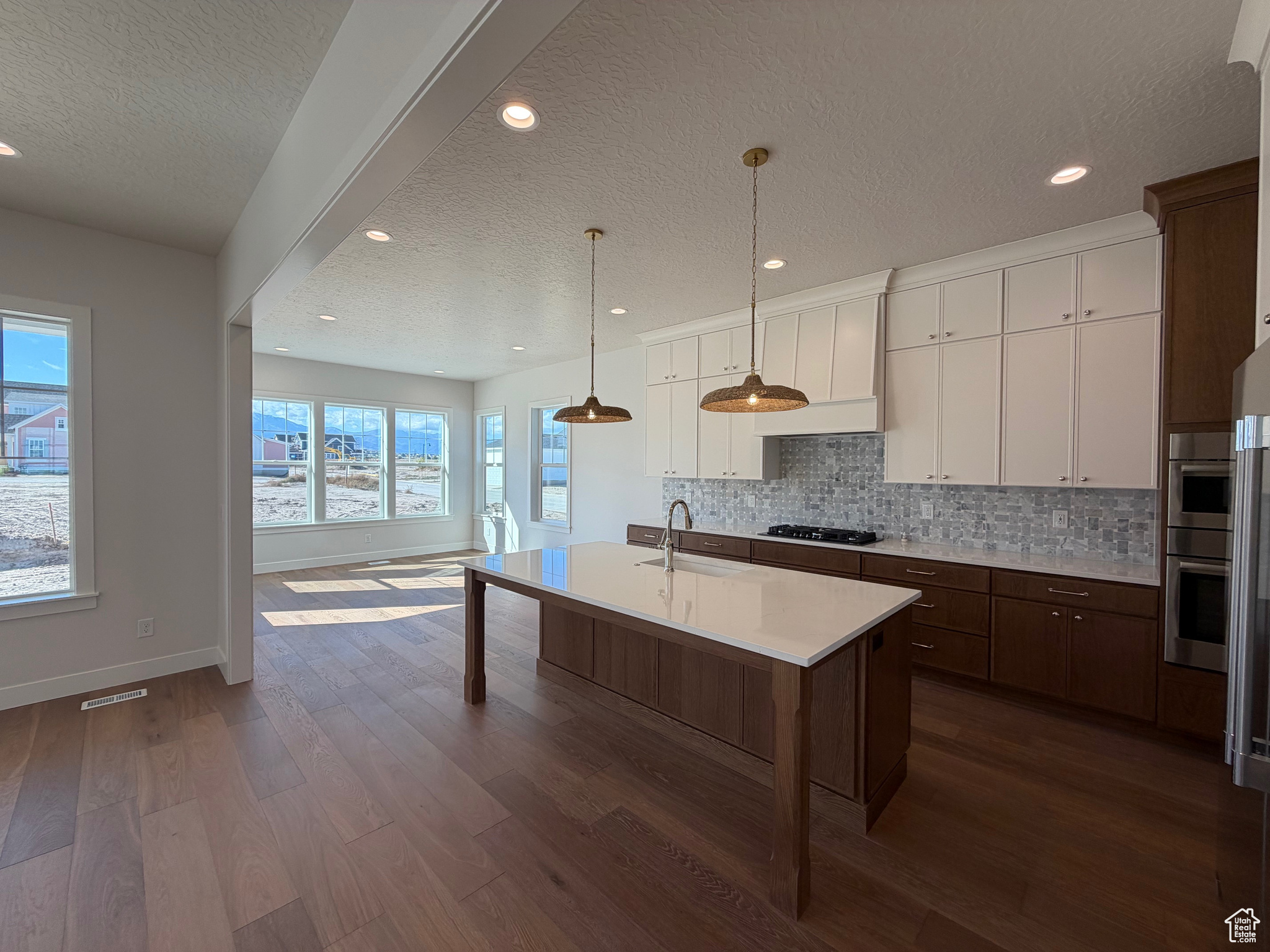 BEACON POINTE - Residential