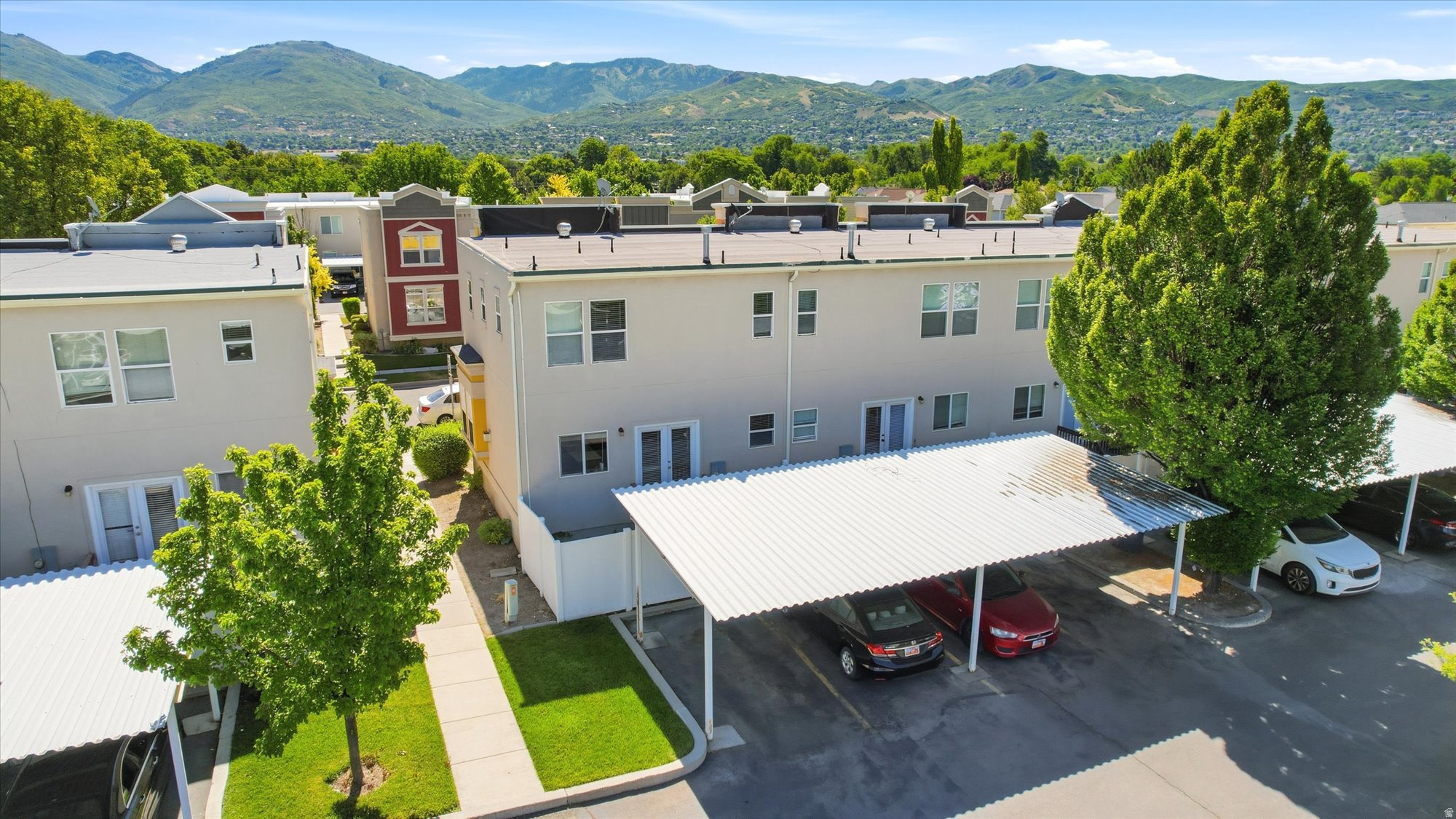 MADISON SQUARE TOWNH - Residential