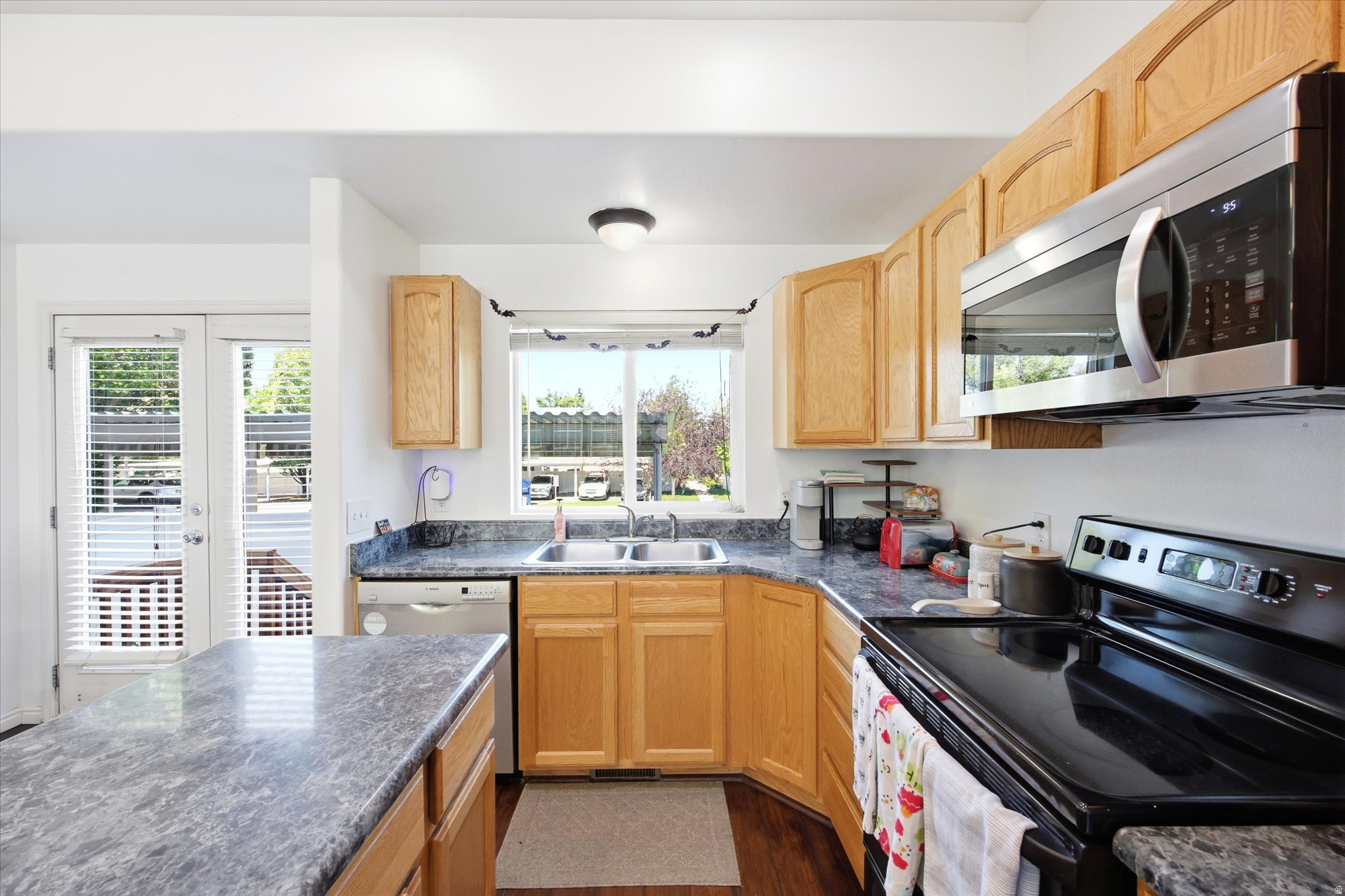 MADISON SQUARE TOWNH - Residential
