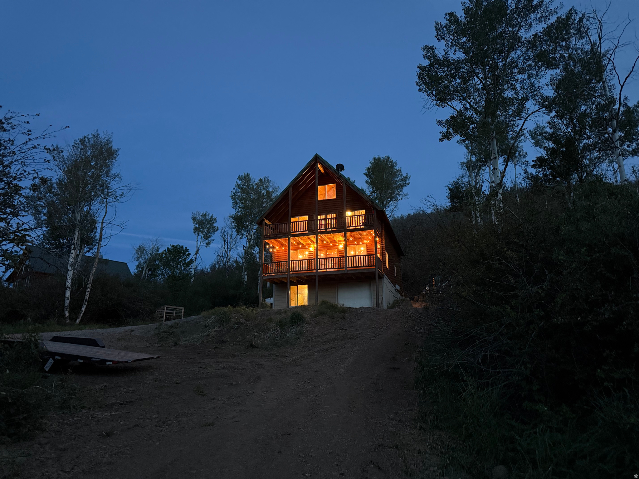 *Listing Agent has interest in property*Amazing log cabin located at Causey Estates 5 beds 2 baths (2 beds do not have windows). Sleeps 20, Incredible Causey Reservoir views, easy year-round access (tracked vehicle in winter), 2 decks/balcony, garage, propane furnace new in 2025. Great view lot with lots of parking.