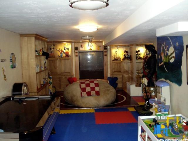 PINNACLE POINTE - Residential