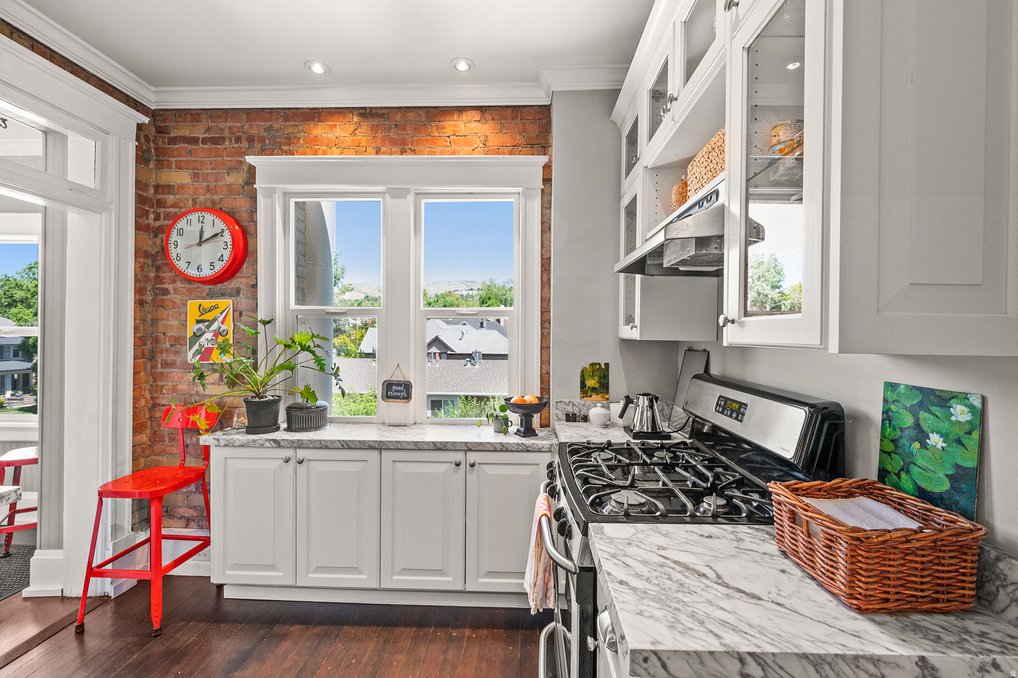 DORIUS CONDO - Residential