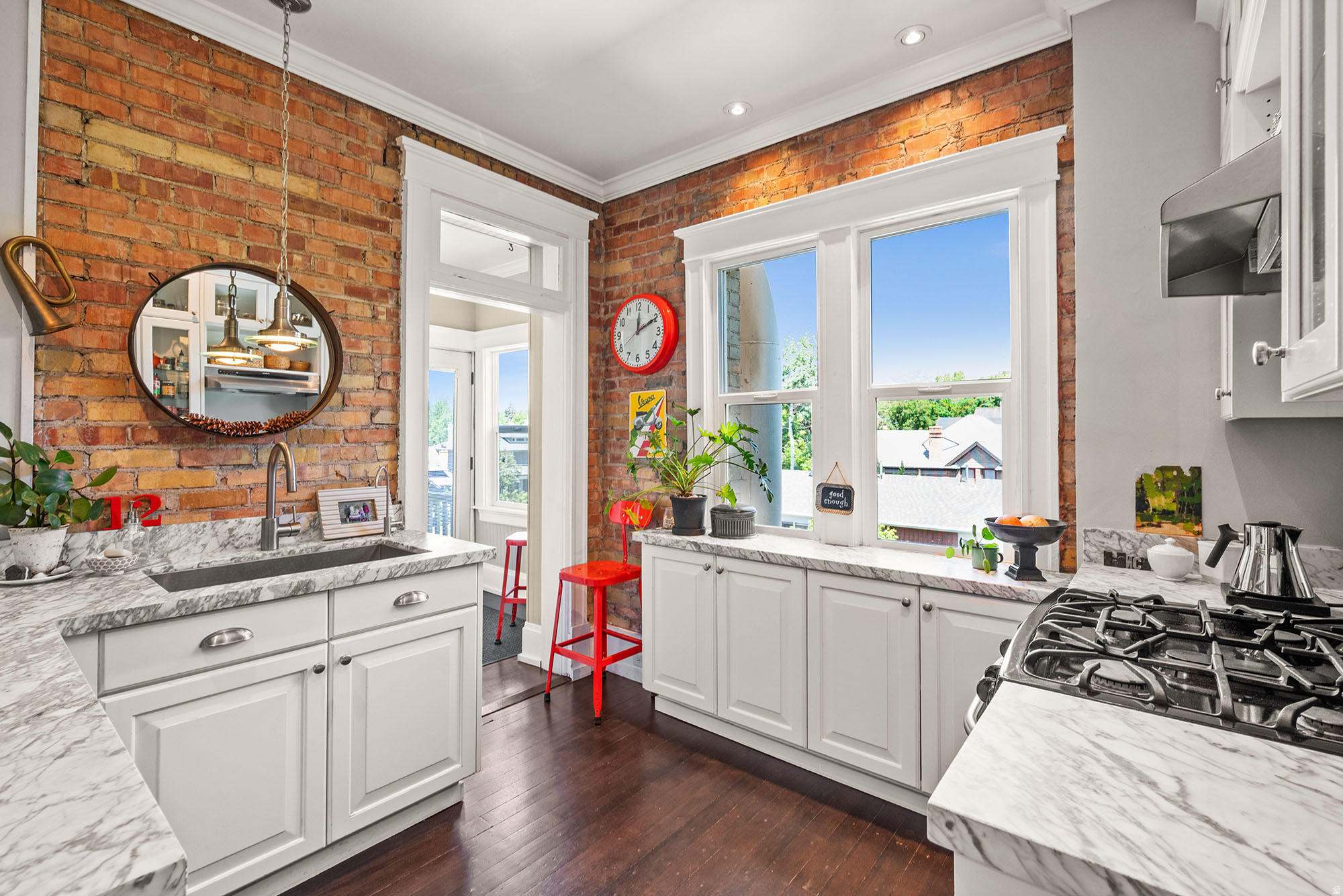 DORIUS CONDO - Residential