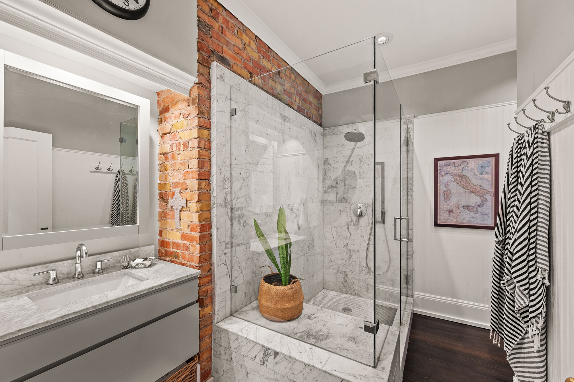 DORIUS CONDO - Residential