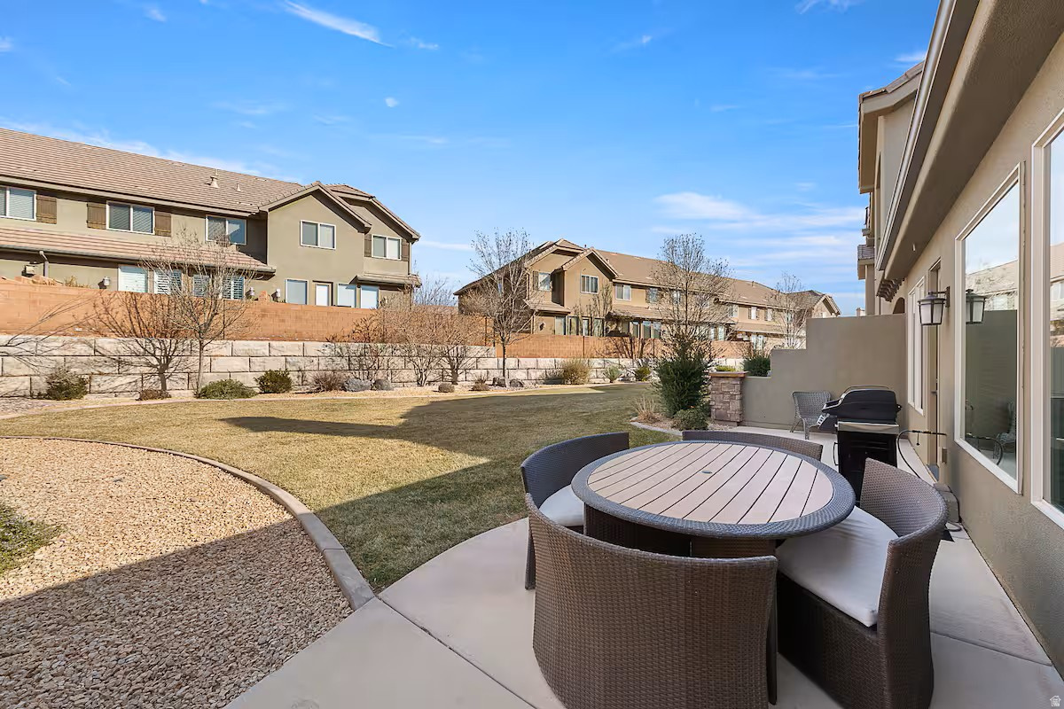 CORAL RIDGE TOWNHOMES PH 2 - Residential