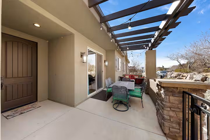 CORAL RIDGE TOWNHOMES PH 2 - Residential