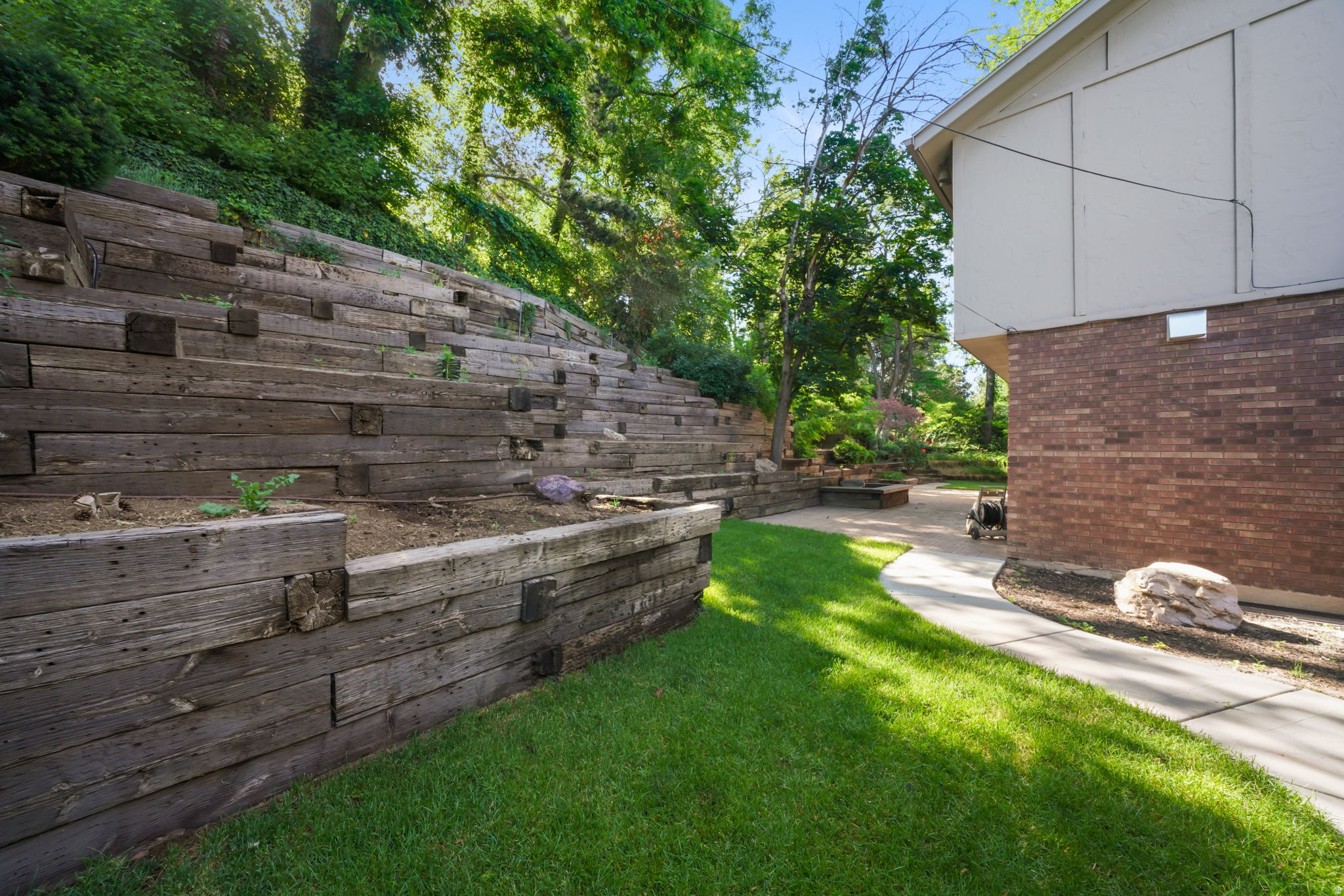 HEATHER CIRCLE - Residential