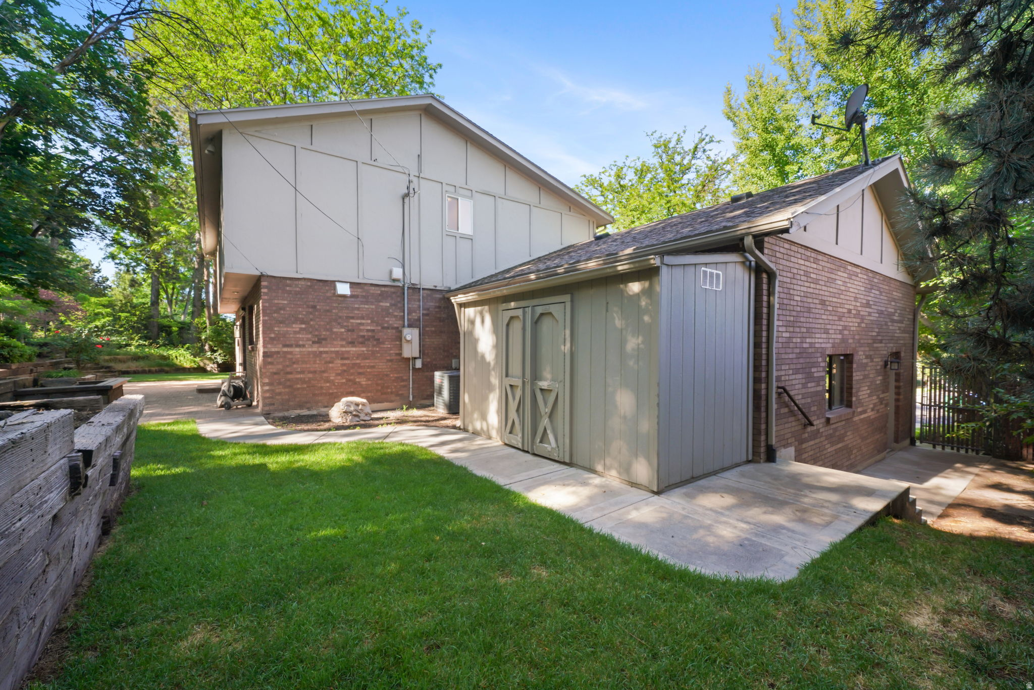 HEATHER CIRCLE - Residential