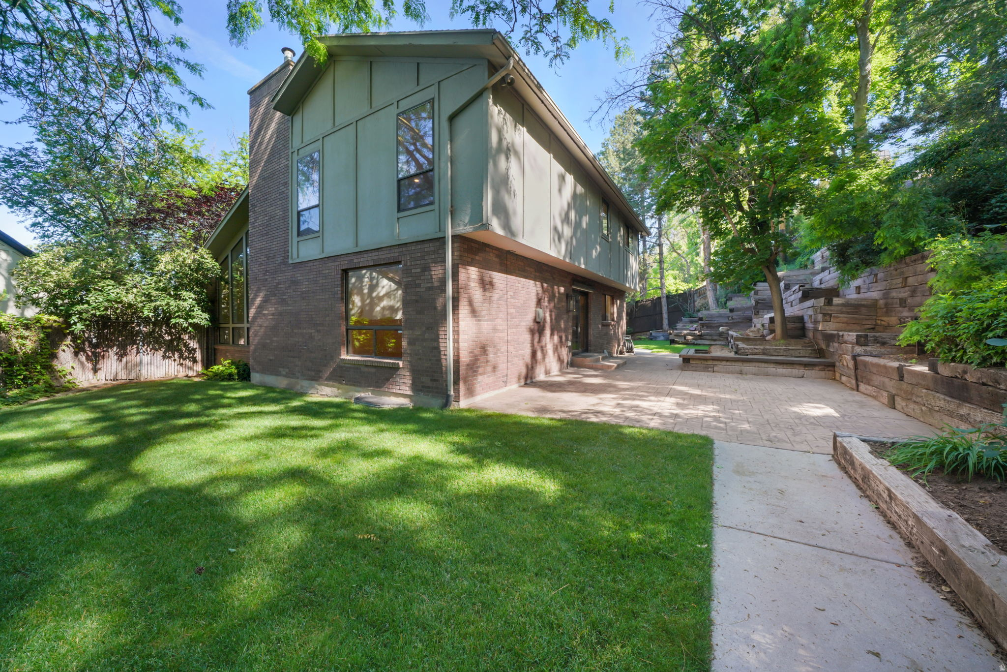 HEATHER CIRCLE - Residential