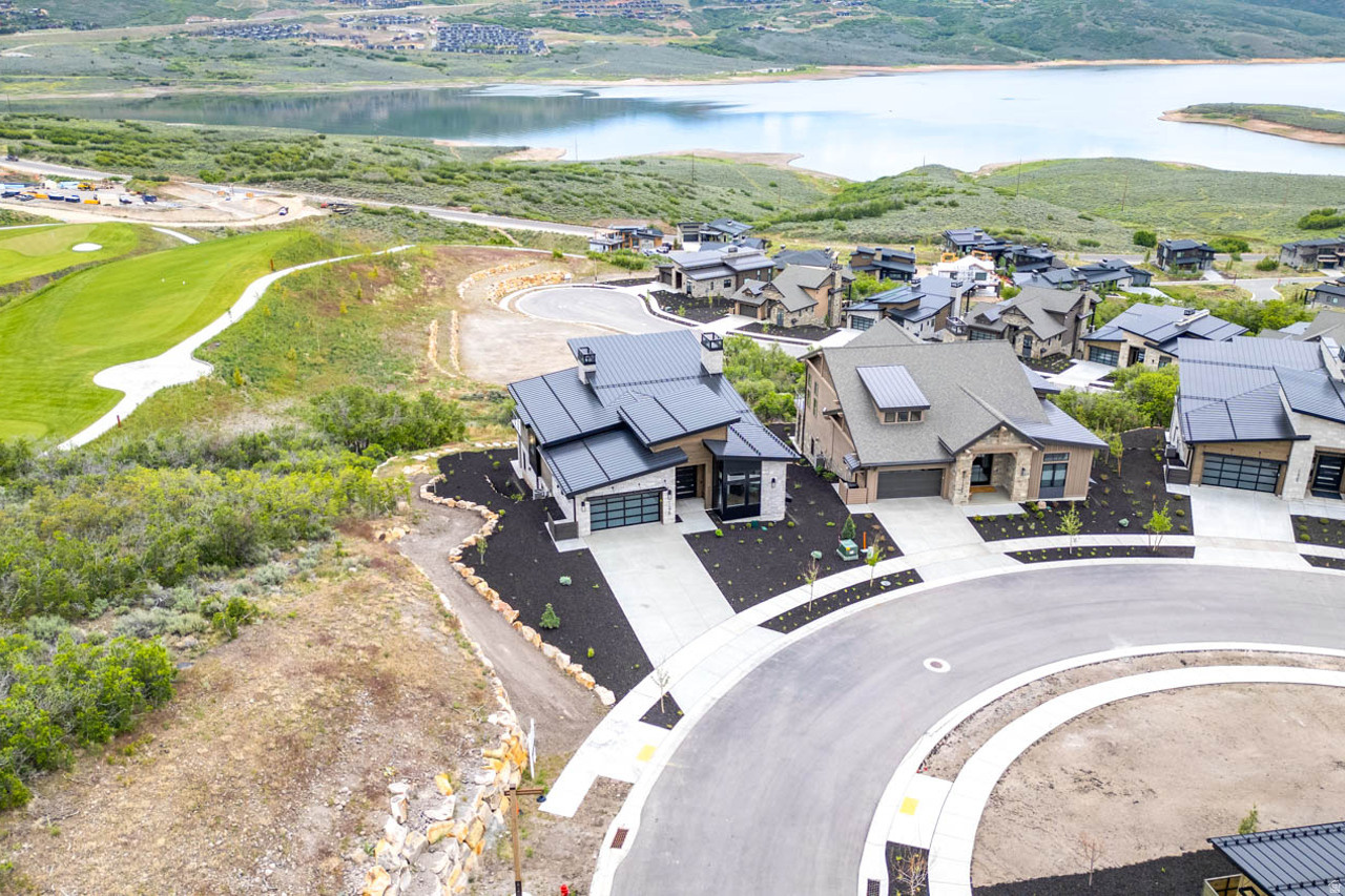 AMANTI LAGO - Residential