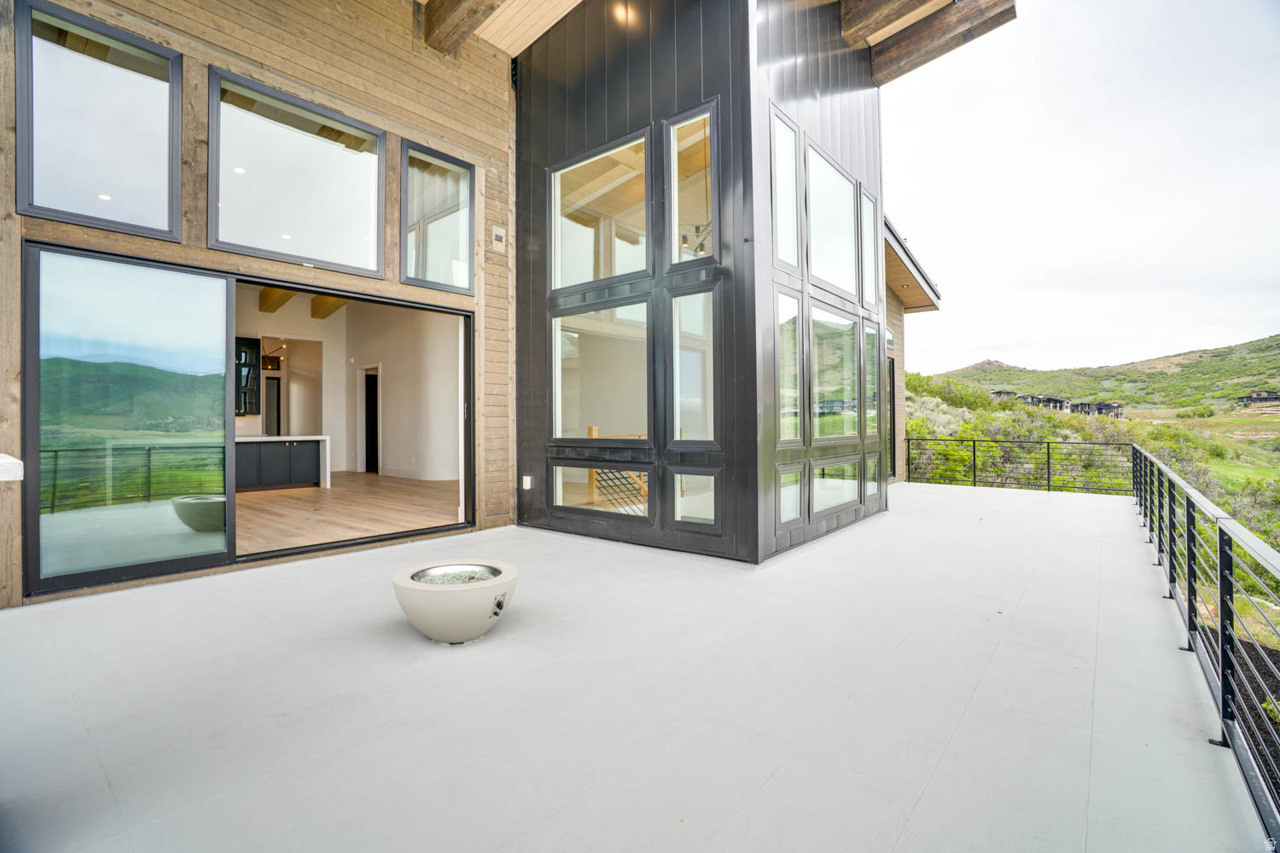 AMANTI LAGO - Residential