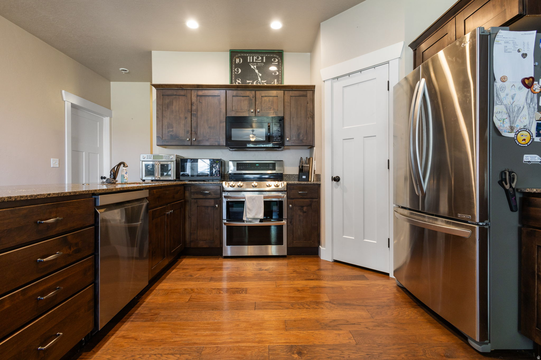 EAGLE CREST - Residential
