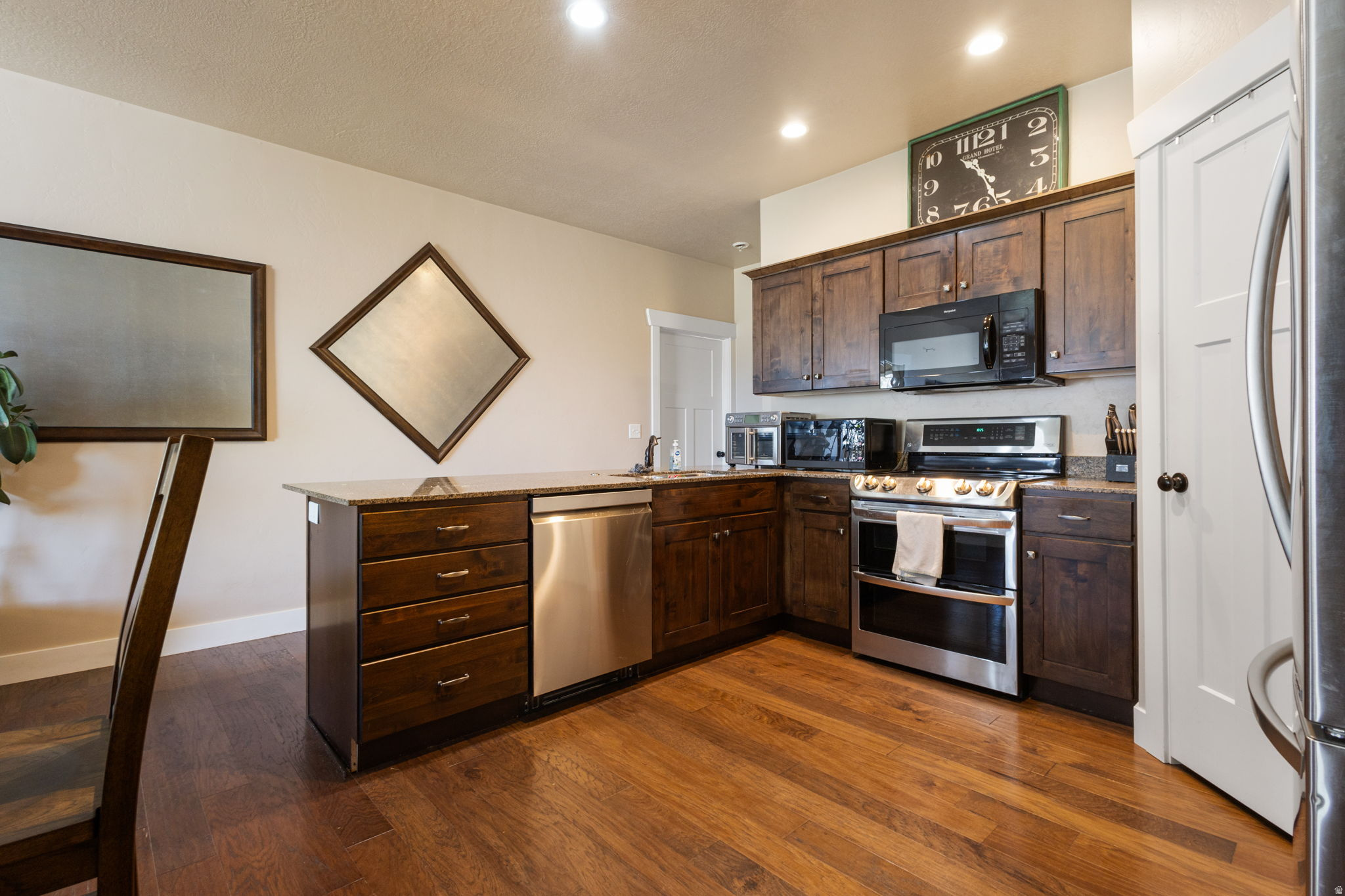 EAGLE CREST - Residential