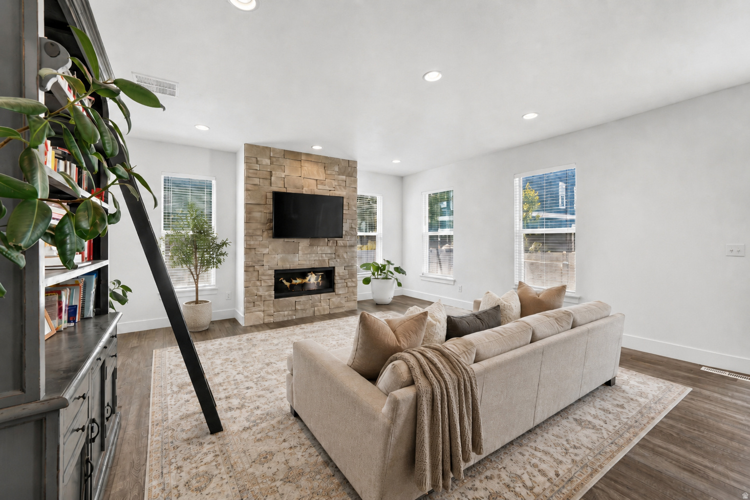 COTTAGE COURT 2 - Residential