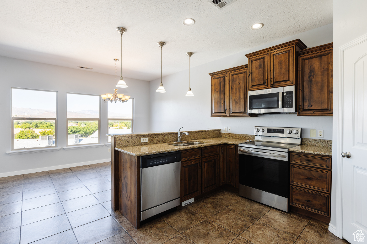 SHADOW MOUNTAIN TOWNHOMES - Residential