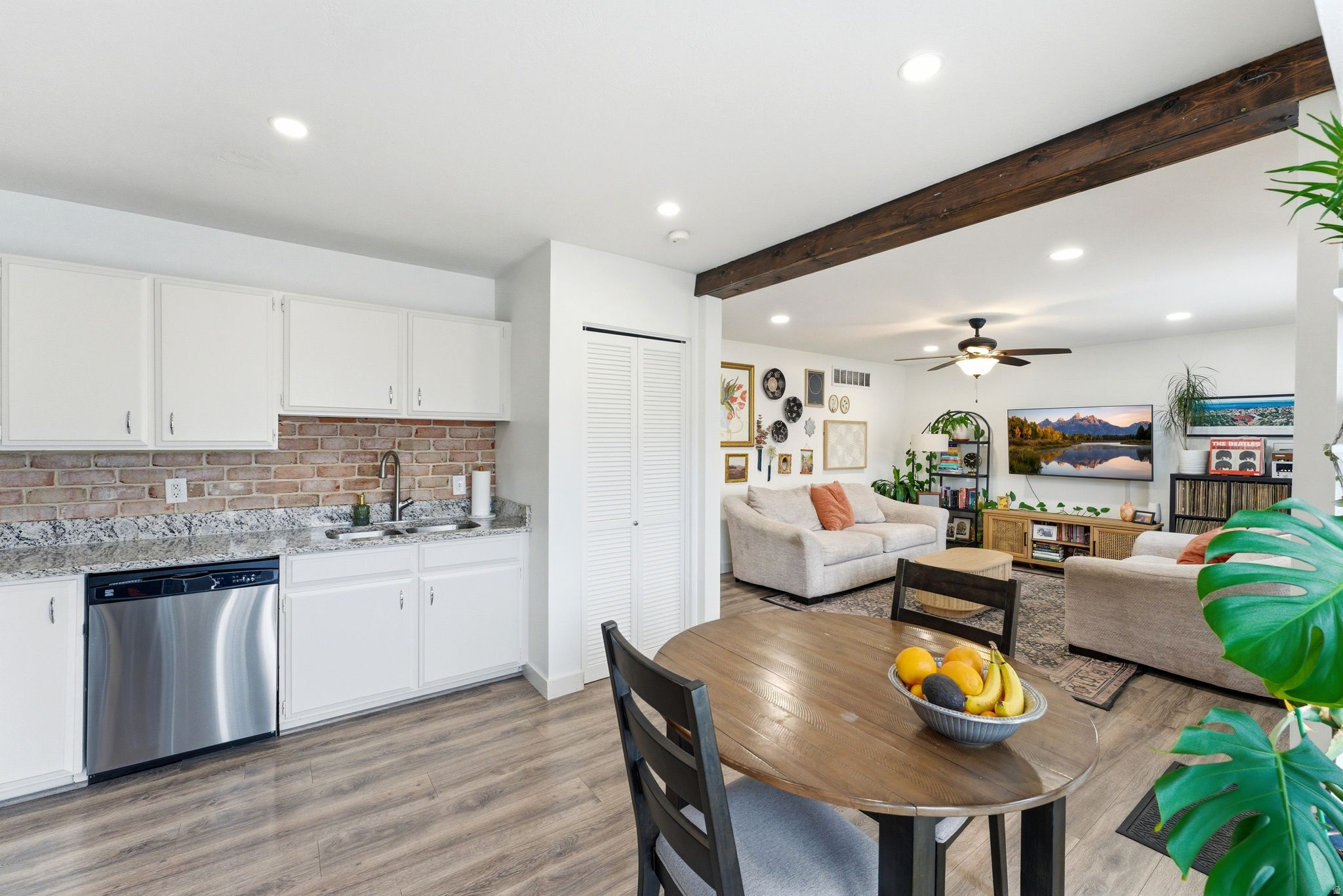 IVY COURT CONDM - Residential
