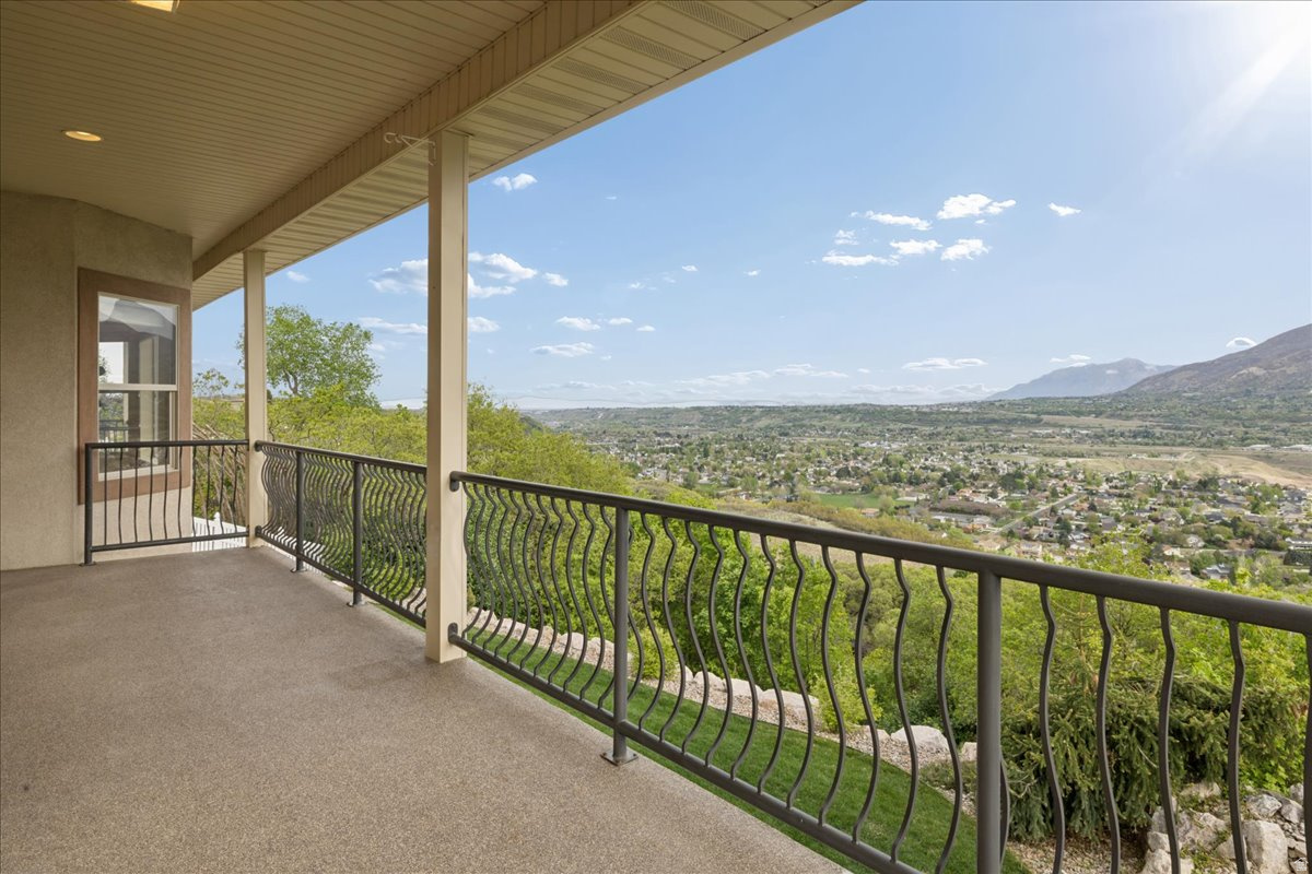 OAK MEADOWS - Residential