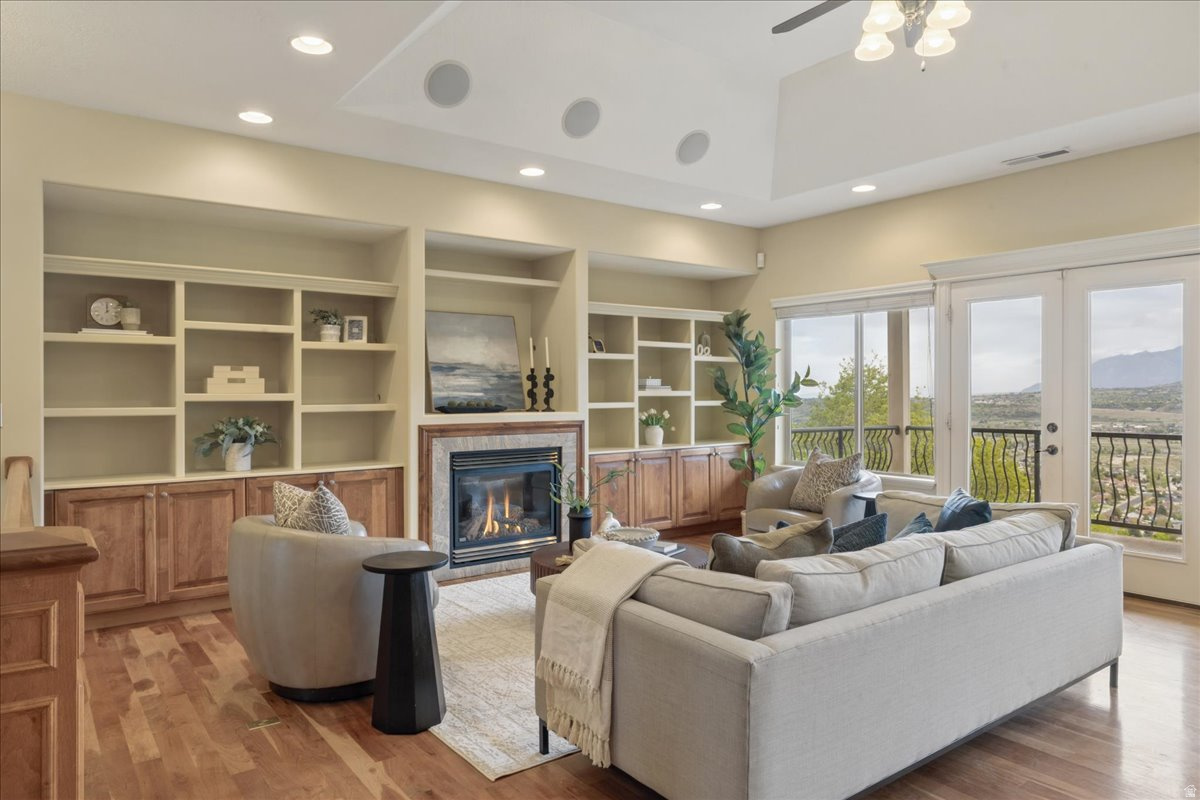OAK MEADOWS - Residential