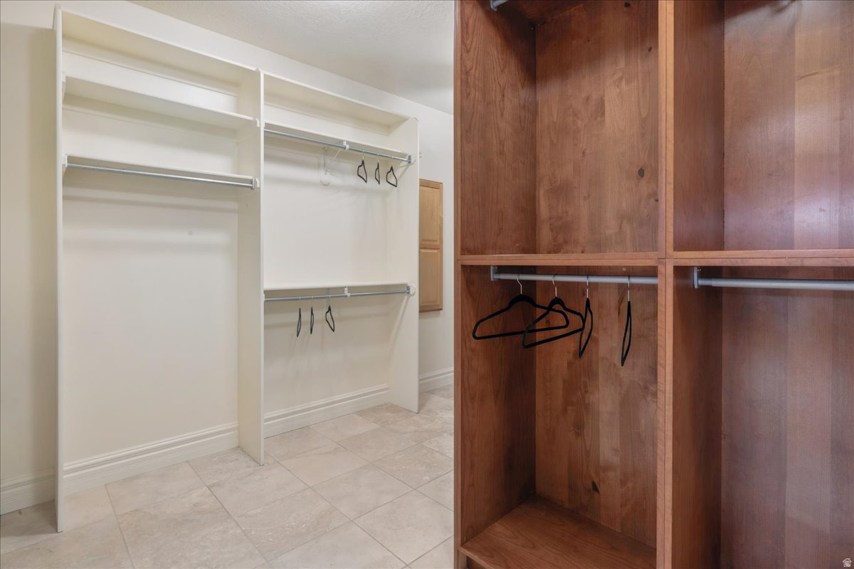 OAK MEADOWS - Residential