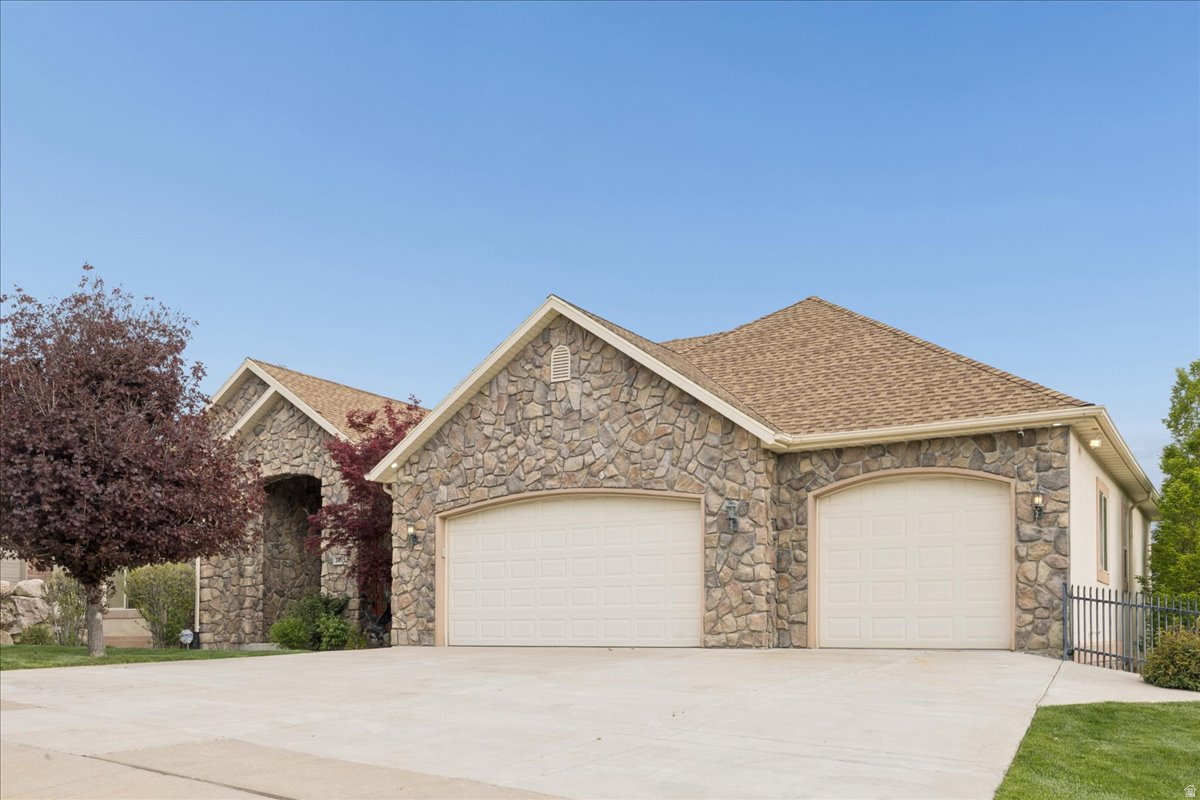 OAK MEADOWS - Residential