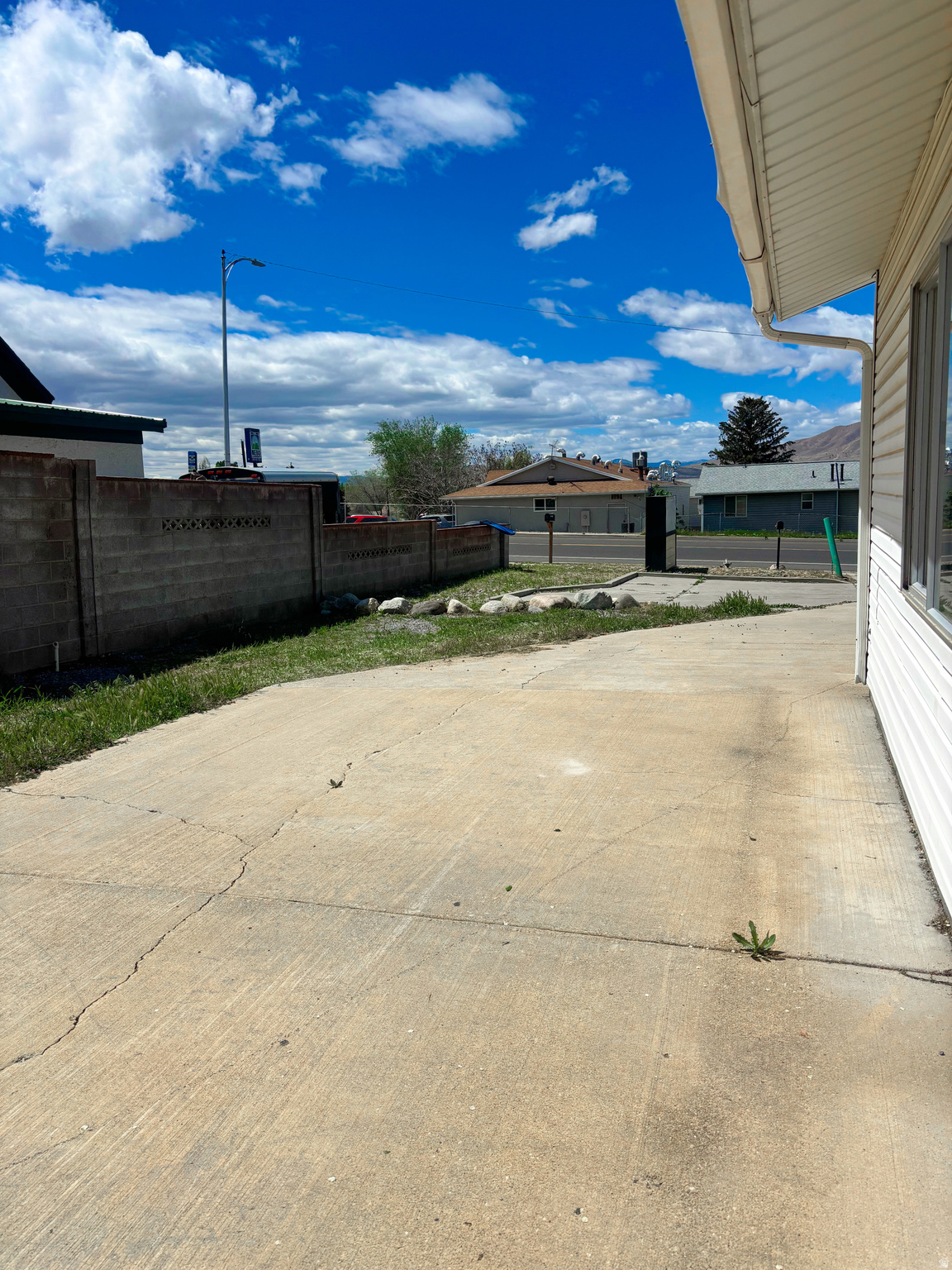 DANMOR - Commercial Sale