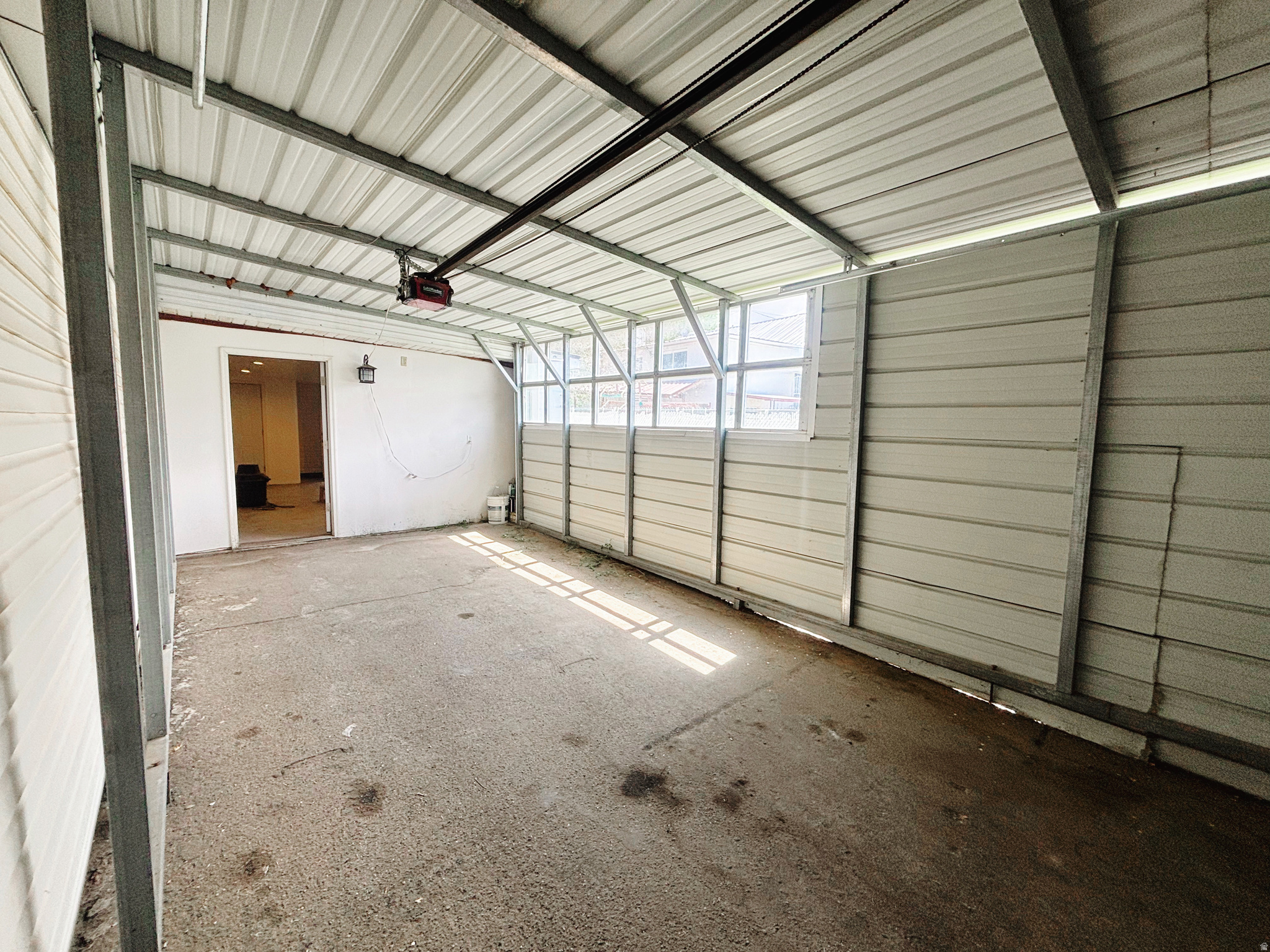 DANMOR - Commercial Sale