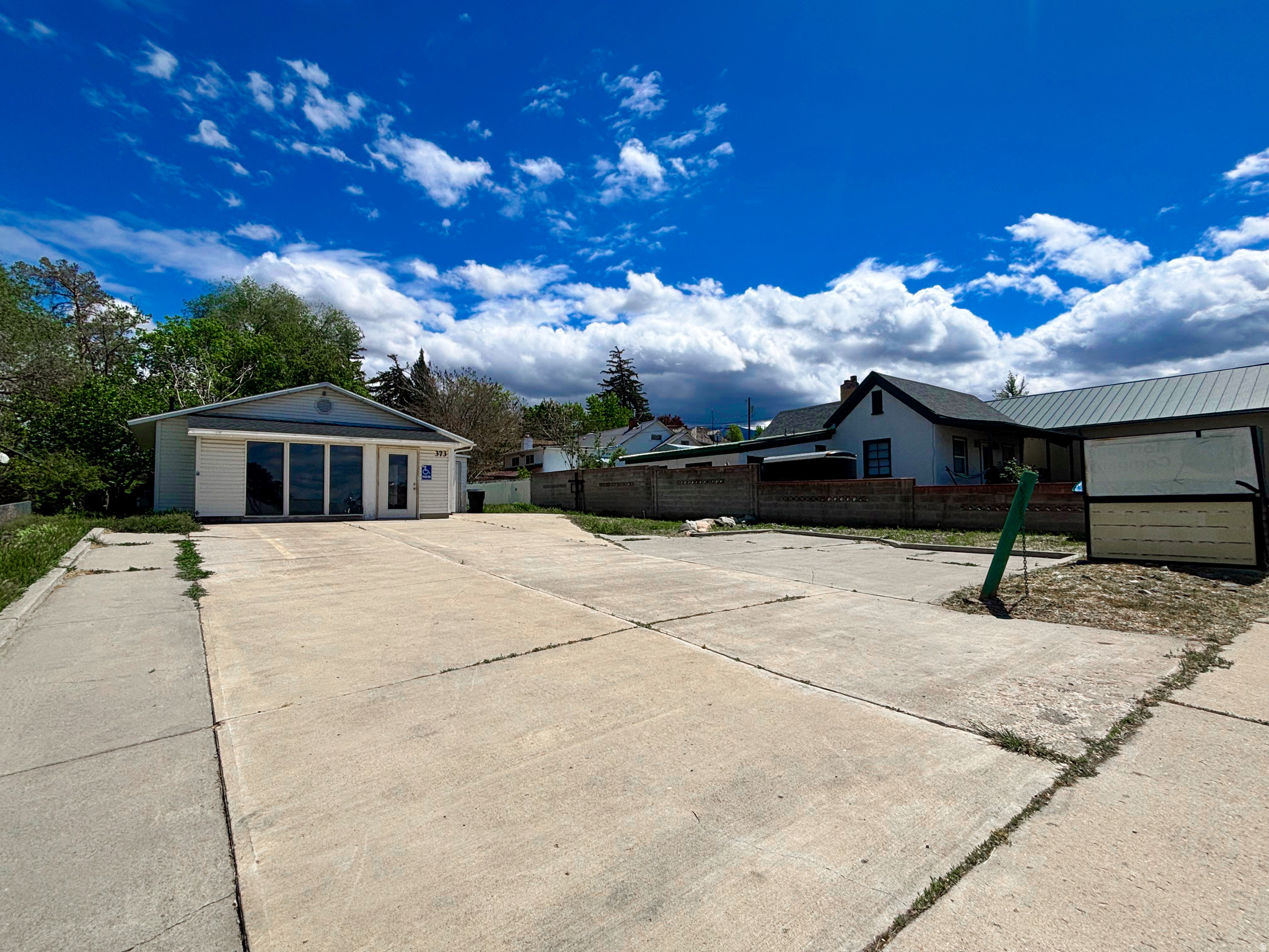 DANMOR - Commercial Sale