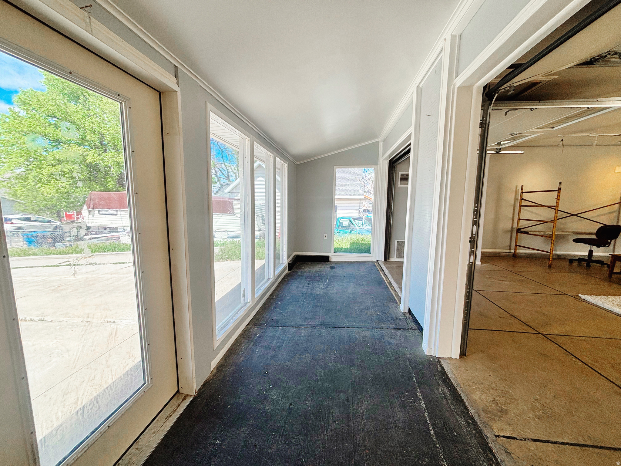 DANMOR - Commercial Sale
