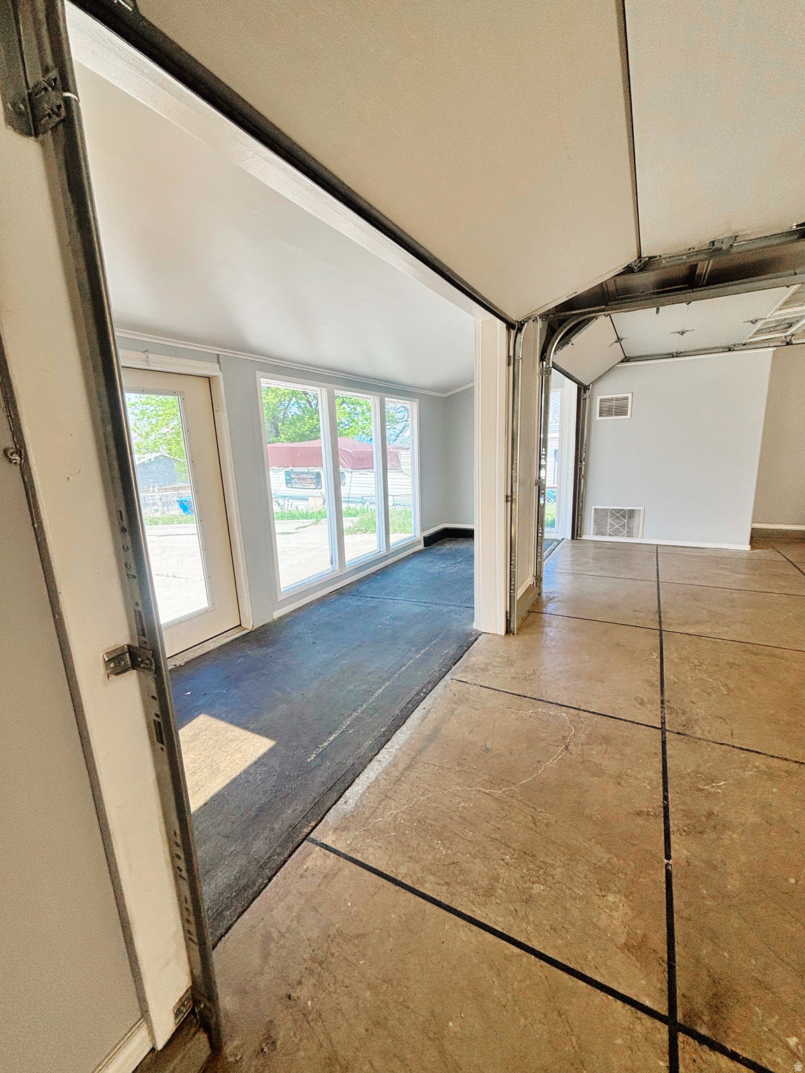 DANMOR - Commercial Sale