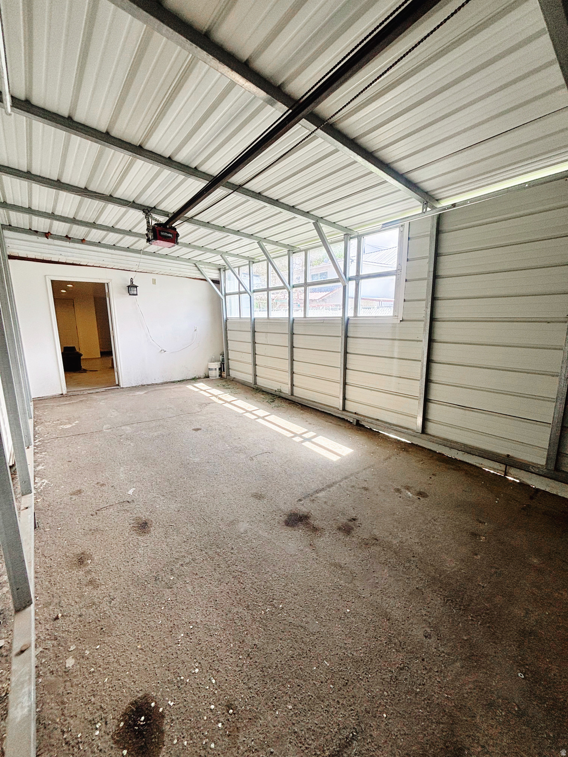 DANMOR - Commercial Sale