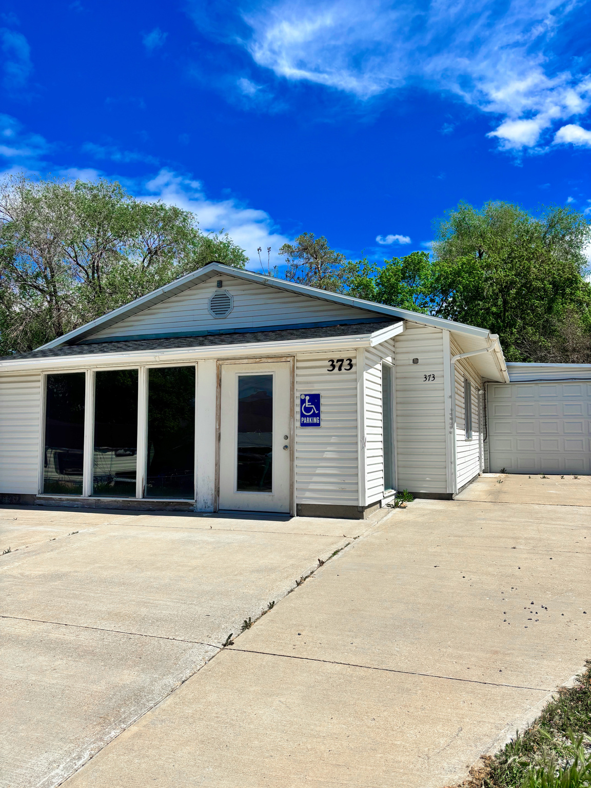 DANMOR - Commercial Sale